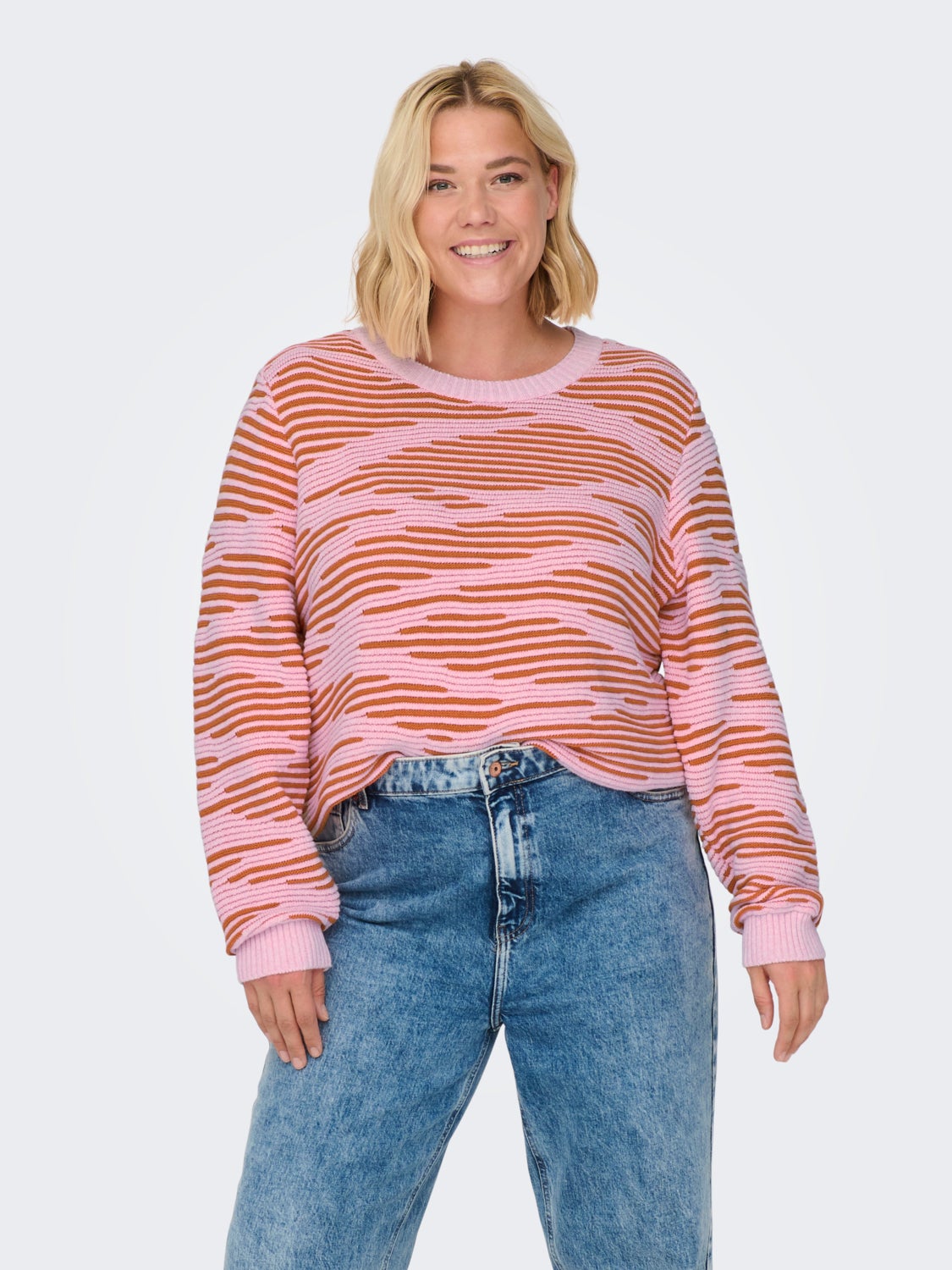 Curvy patterned knitted pullover