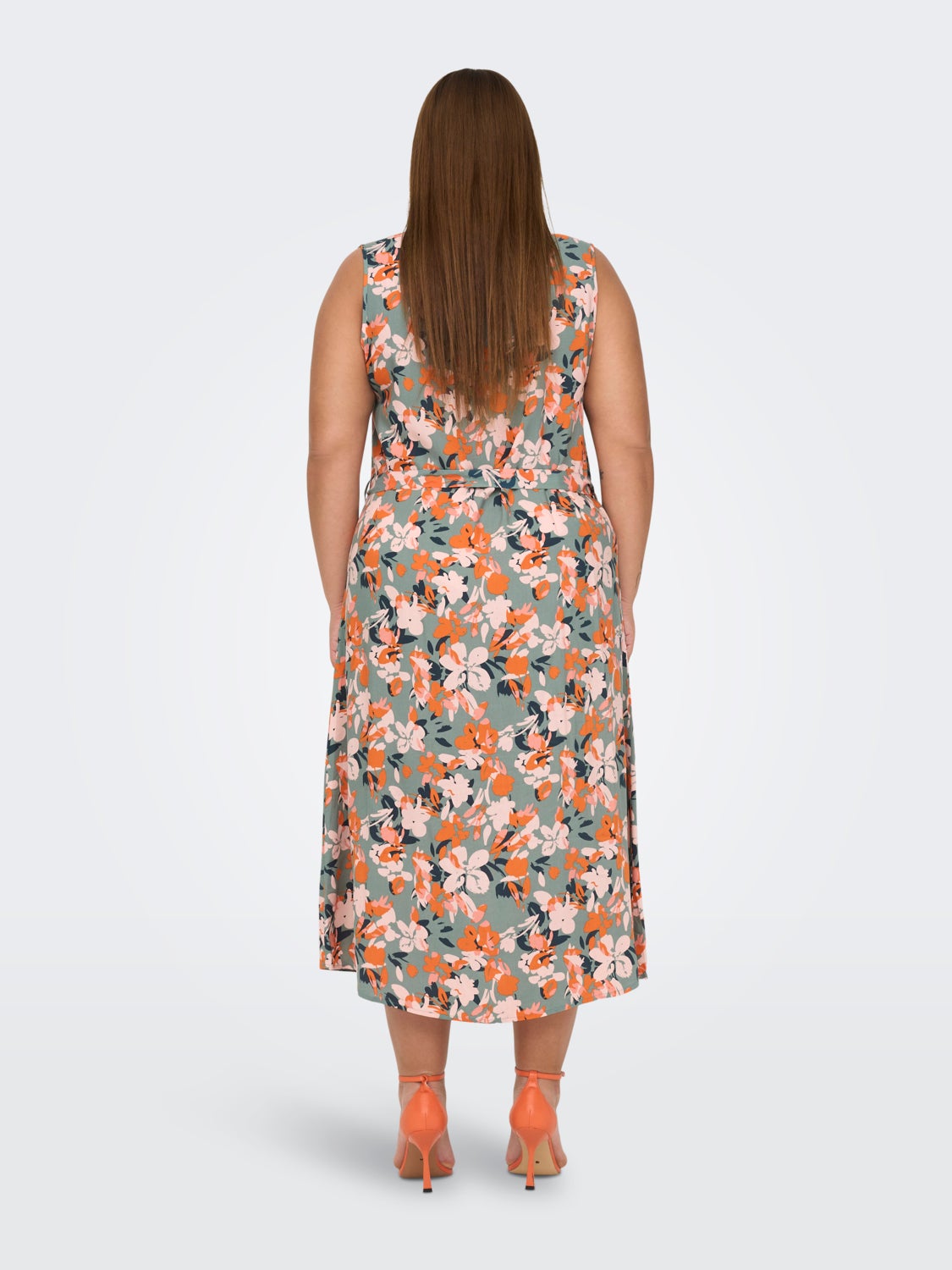 Curvy sleeveless dress