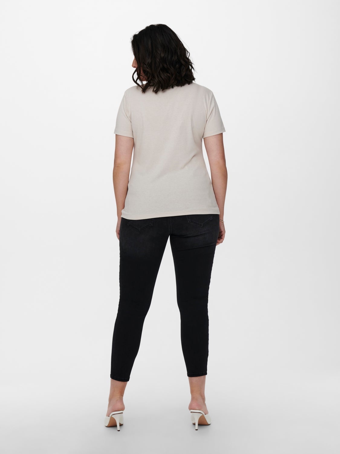 Curvy v-neck T-shirt