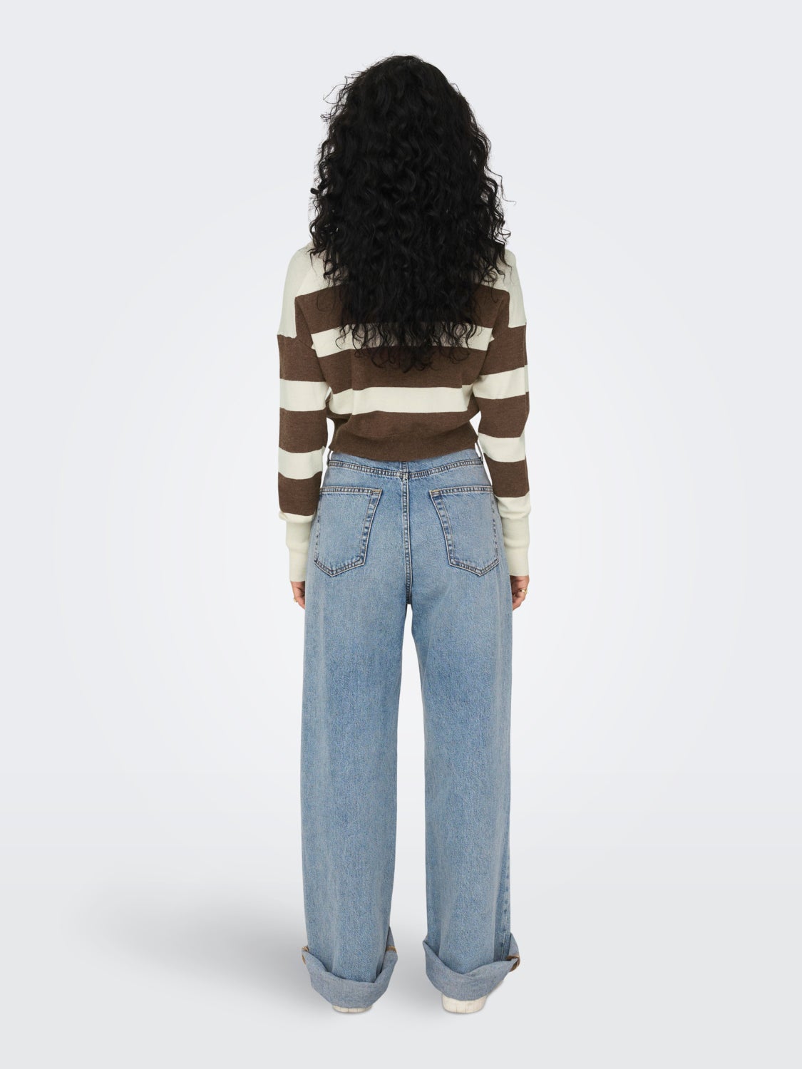 cropped o-neck shirt with stripes