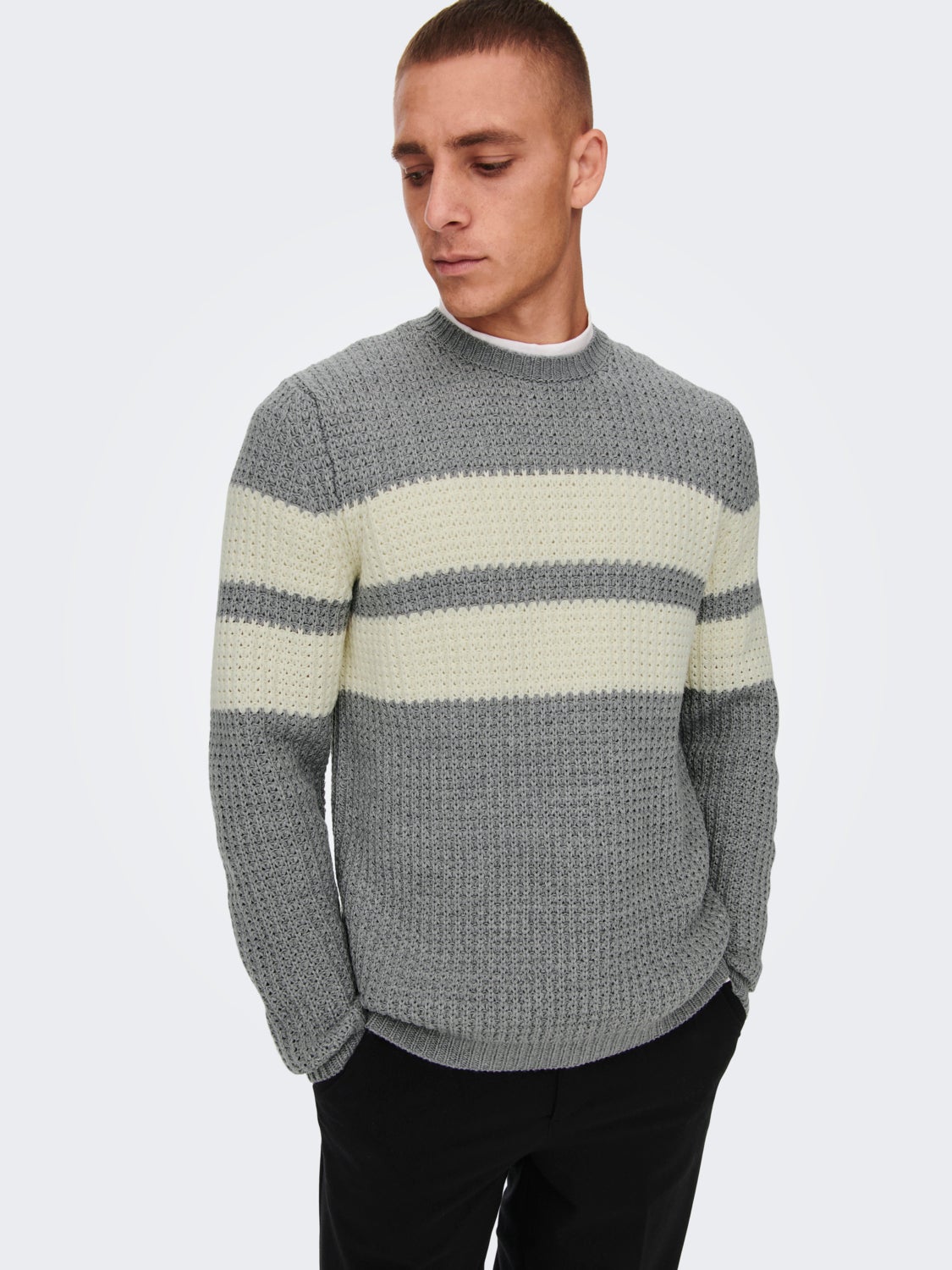 Textured knitted pullover