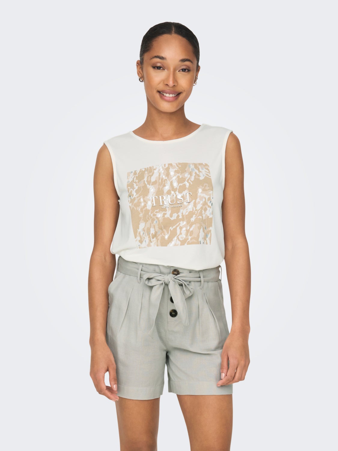 Regular fit top with o-neck