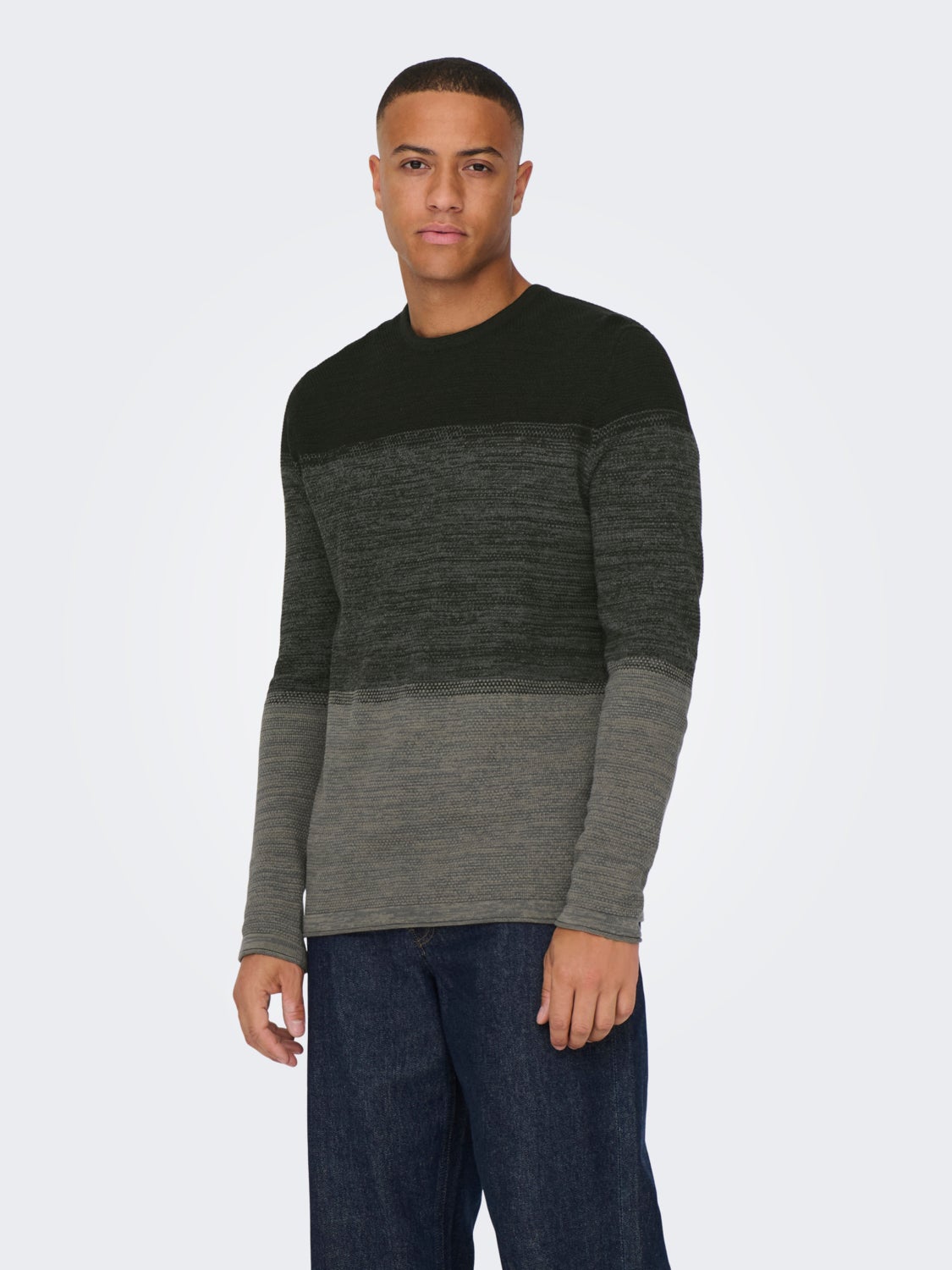 Knitted pullover crew neck