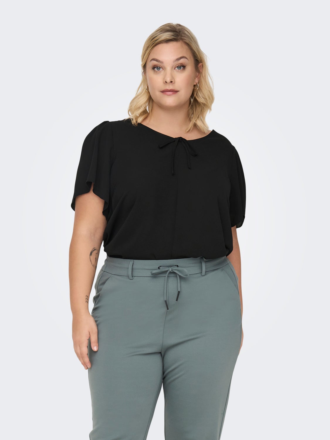 Curvy u-neck Top