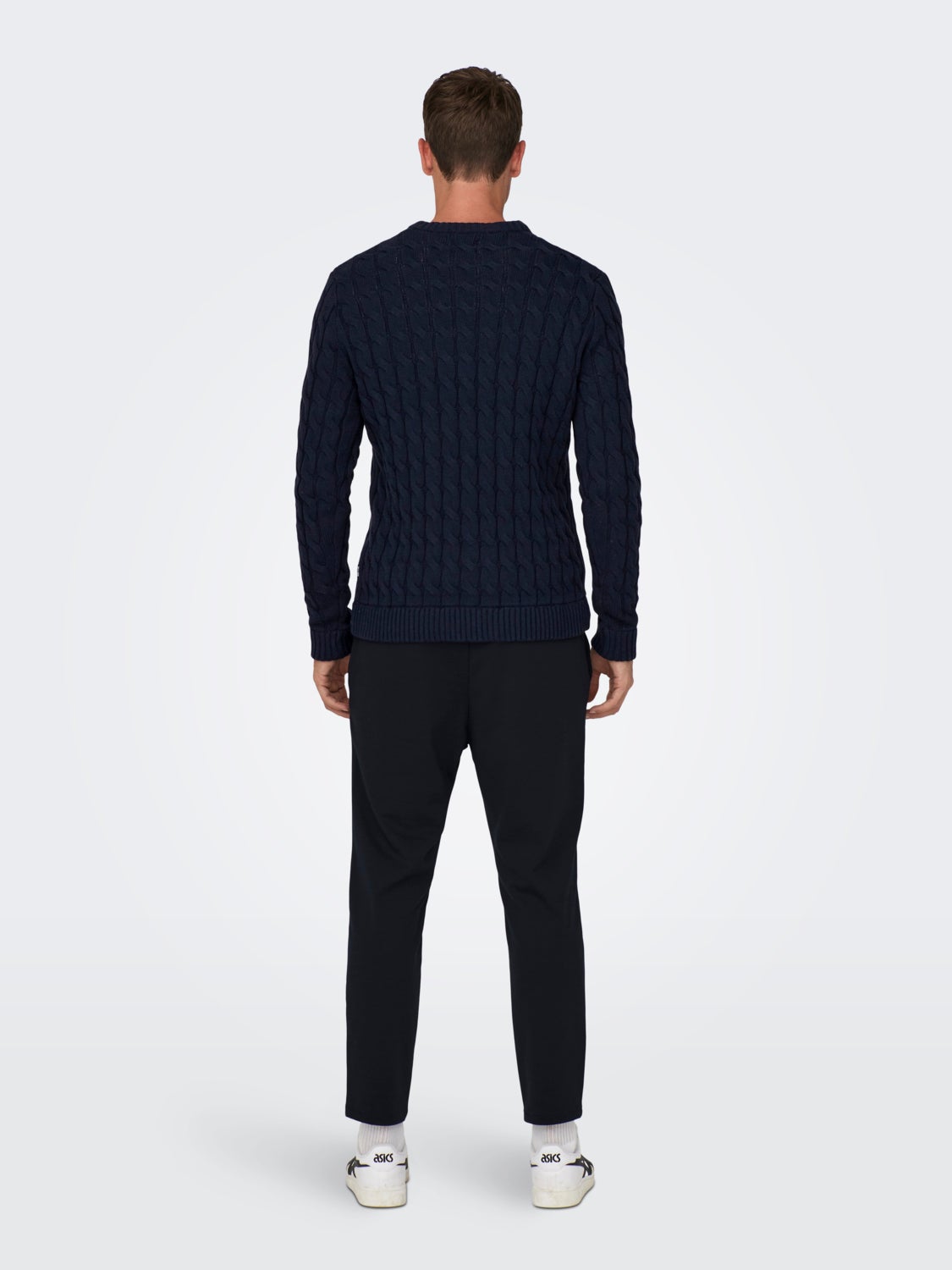 Crew neck knitted pullover