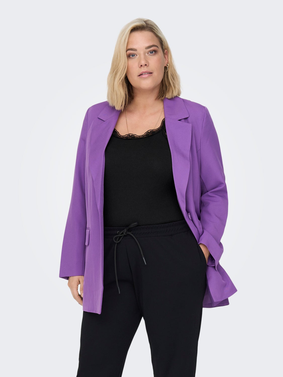 Curvy sleeveless lace top