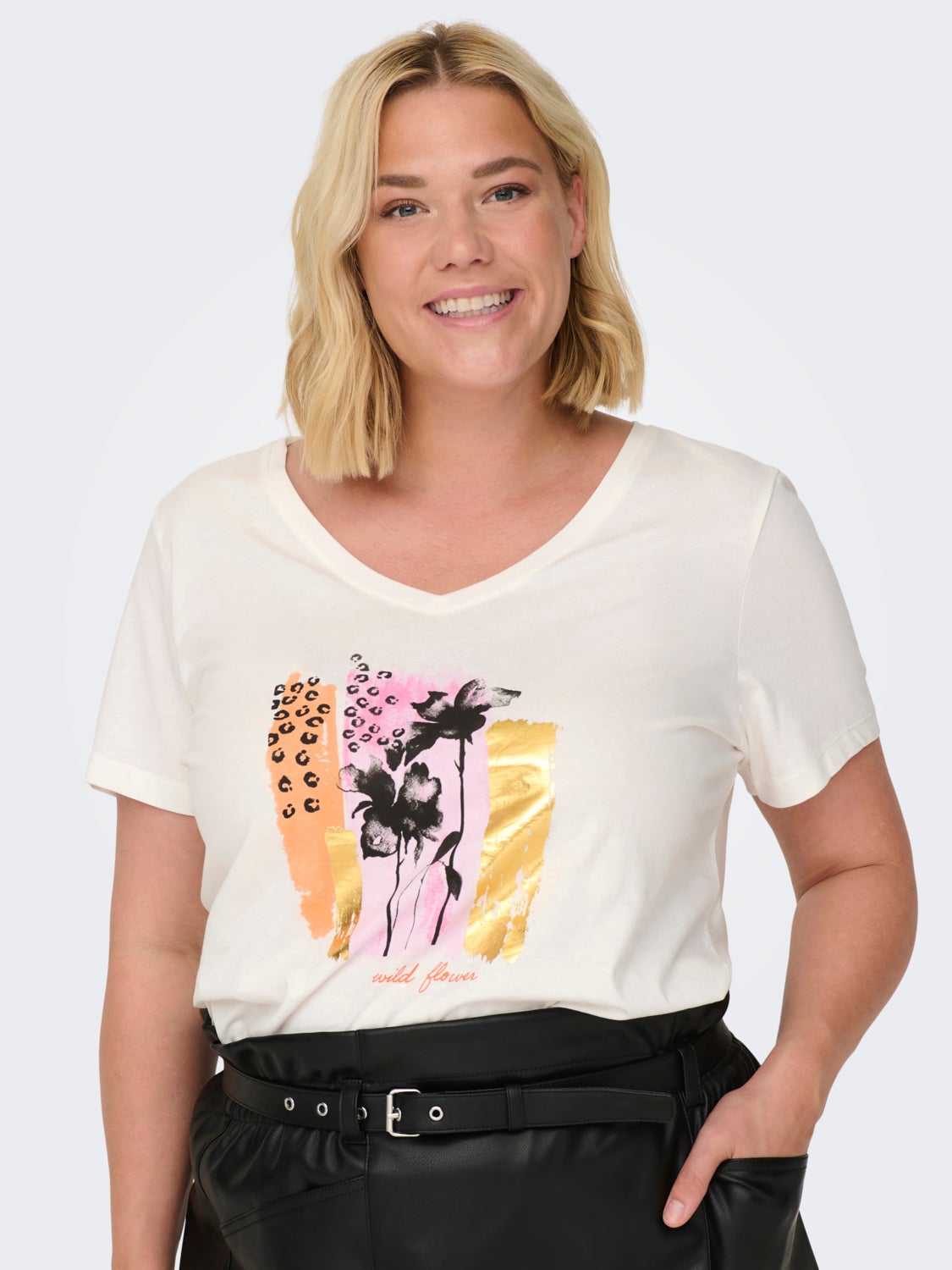 Curvy v-neck t-shirt