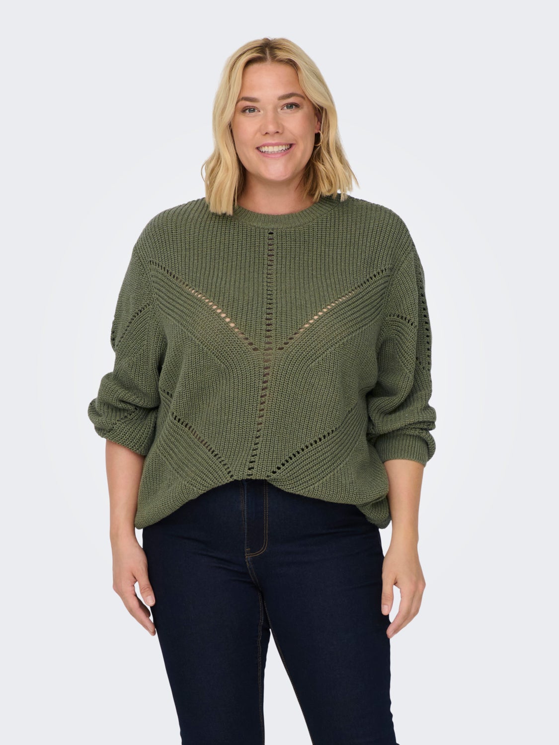 Curvy o-neck knitted pullover