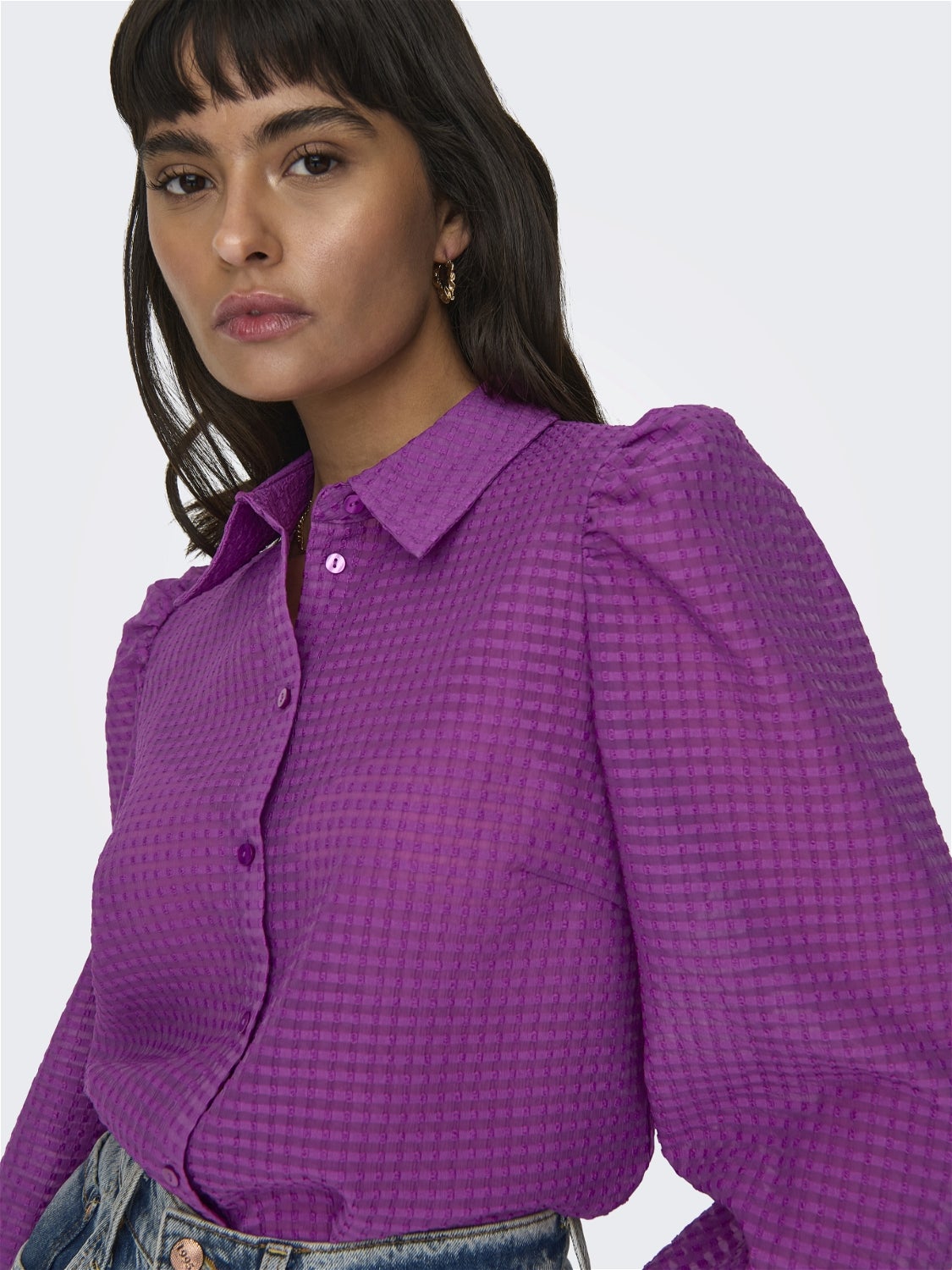 Shirt with volume sleeves