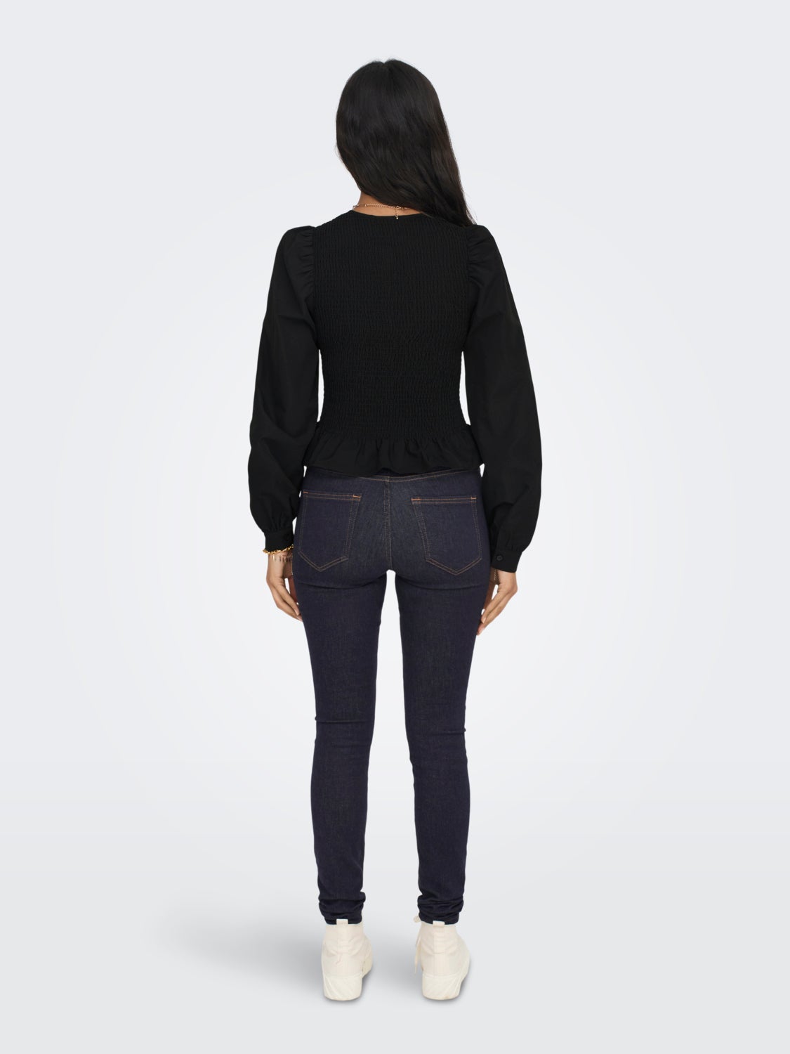 Short shirt with long sleeves