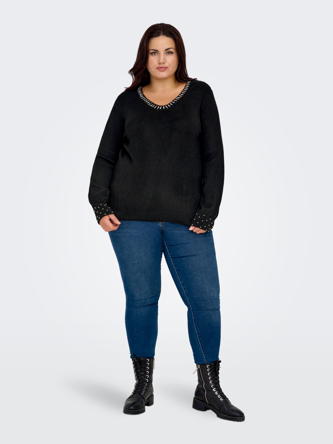 Curvy v-neck knitted pullover