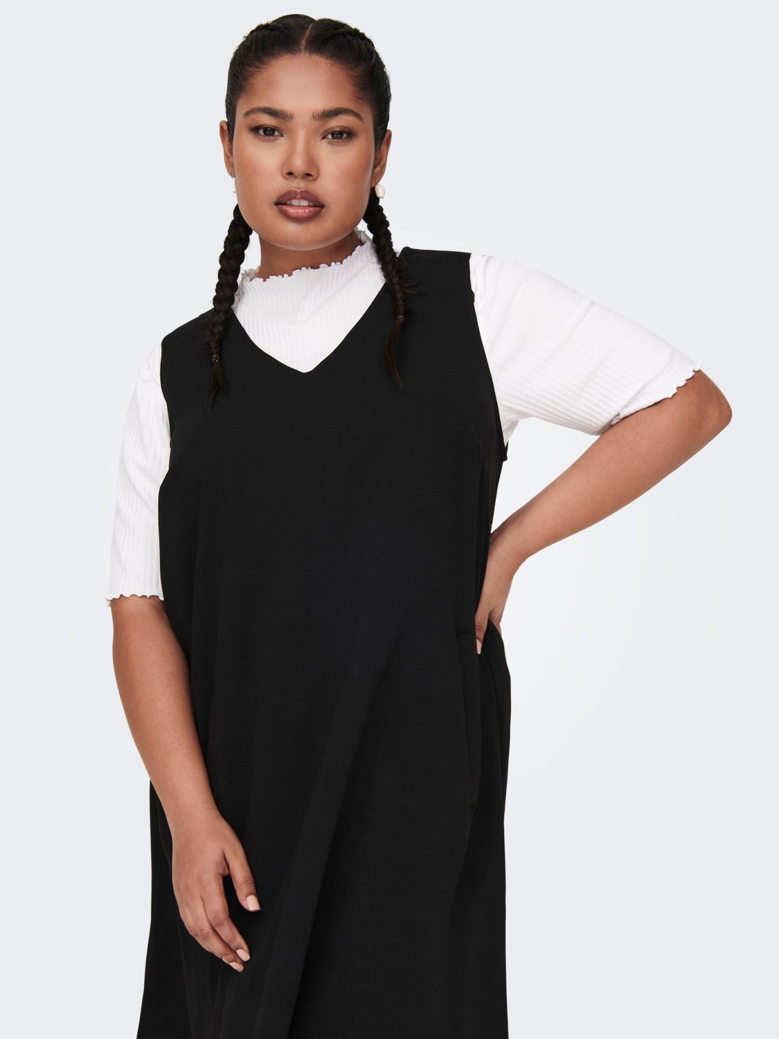 Curvy sleeveless tunic