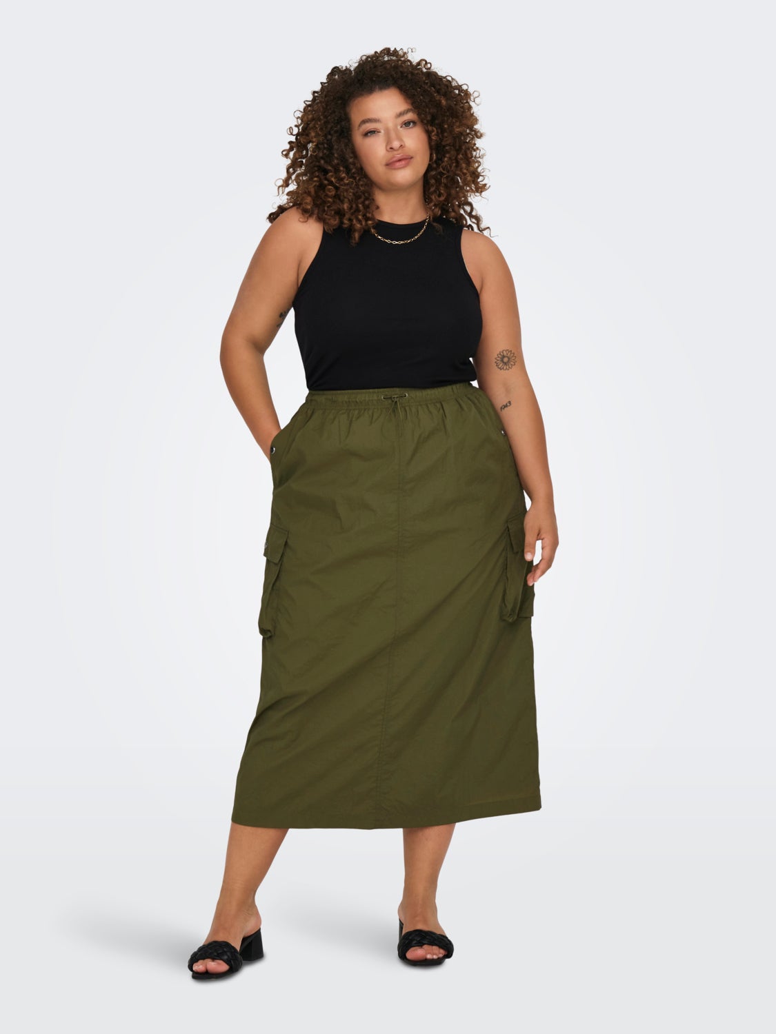 Curvy cargo skirt