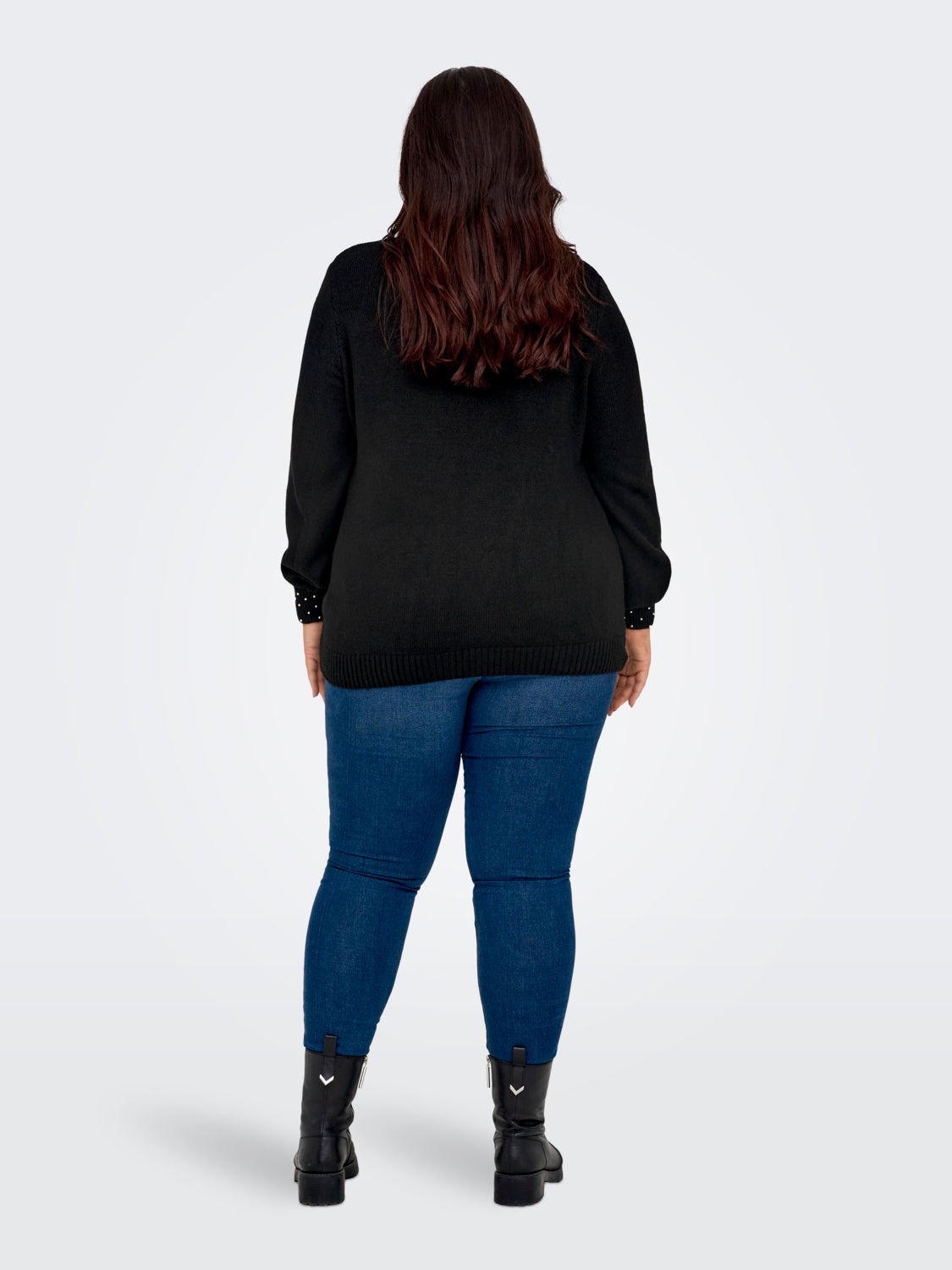 Curvy v-neck knitted pullover