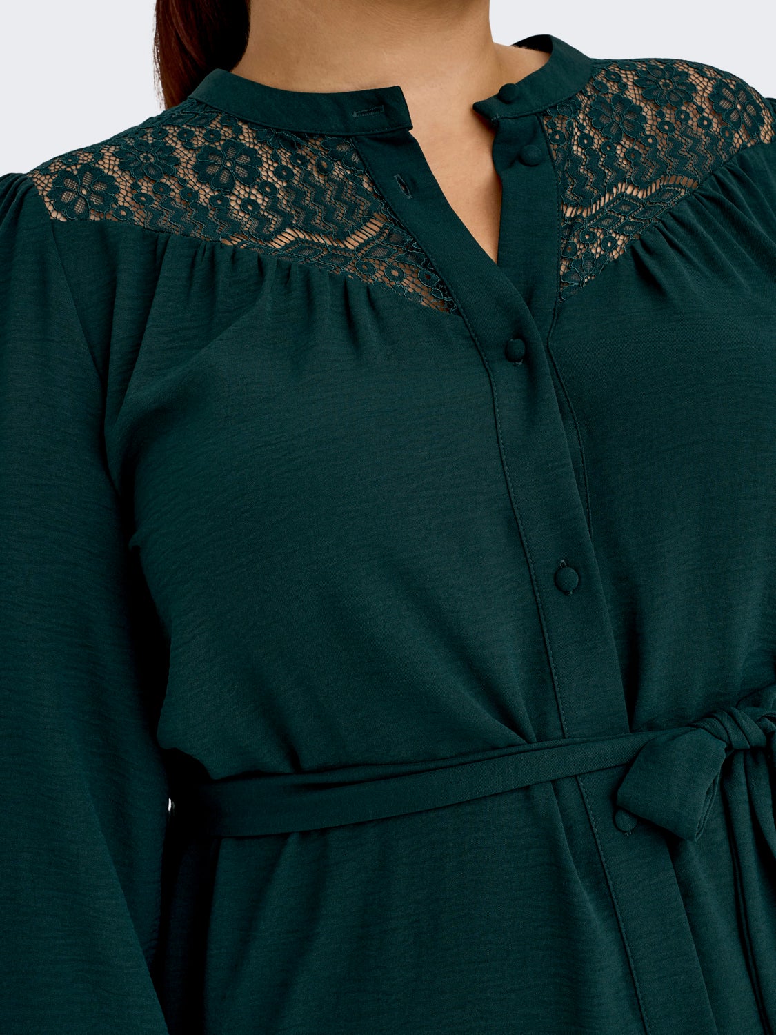 Curvy mini dress with lace