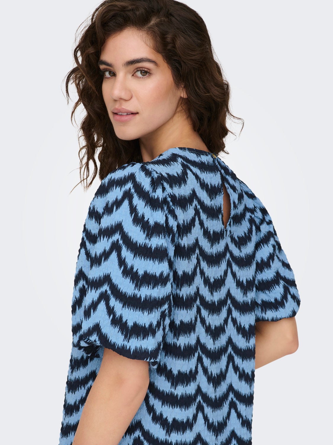 O-neck top with balloon sleeves