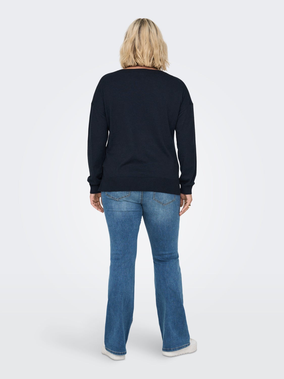 Curvy V-neck Knitted Pullover