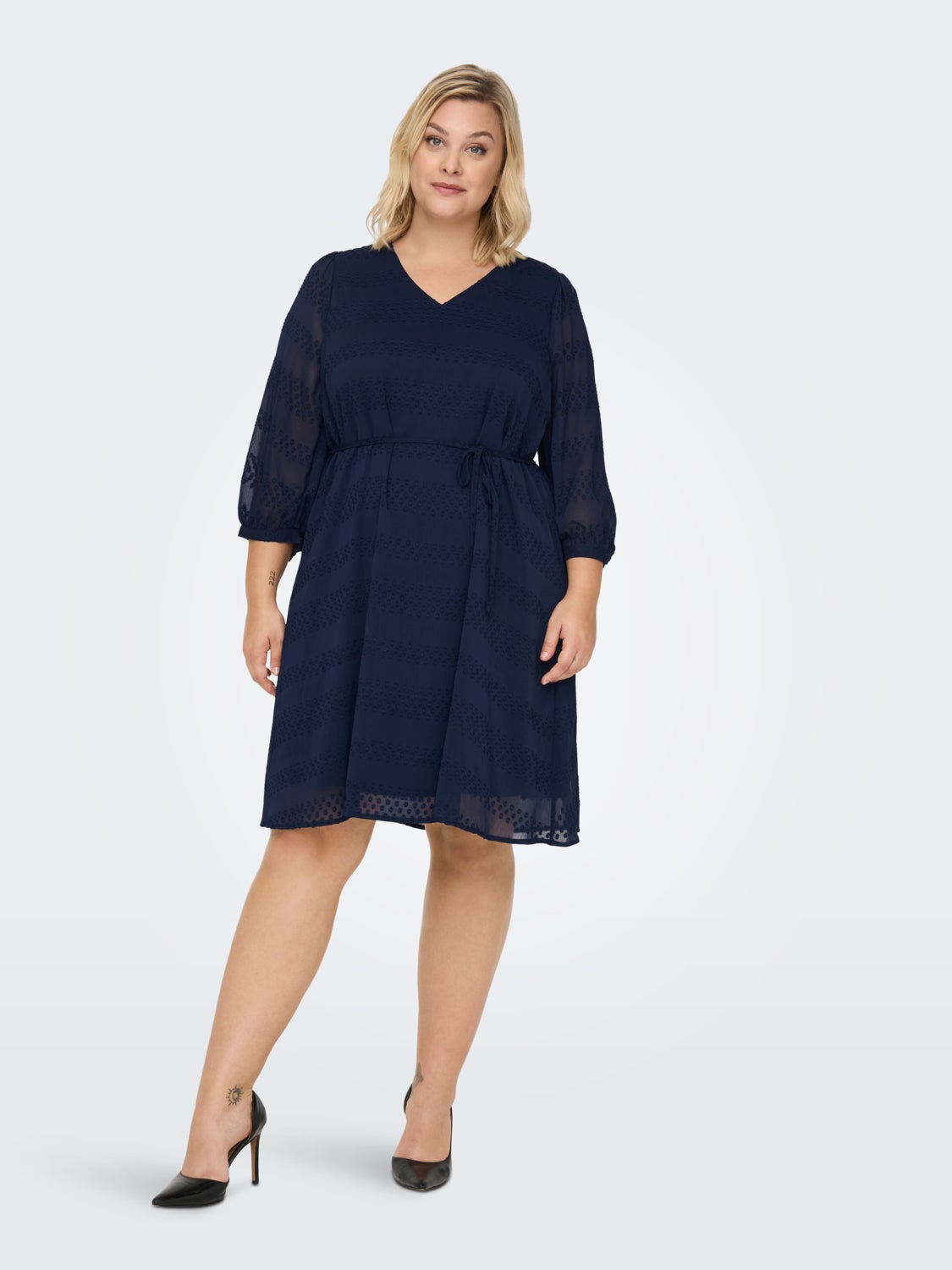 Curvy 3/4 sleeved knee Dress