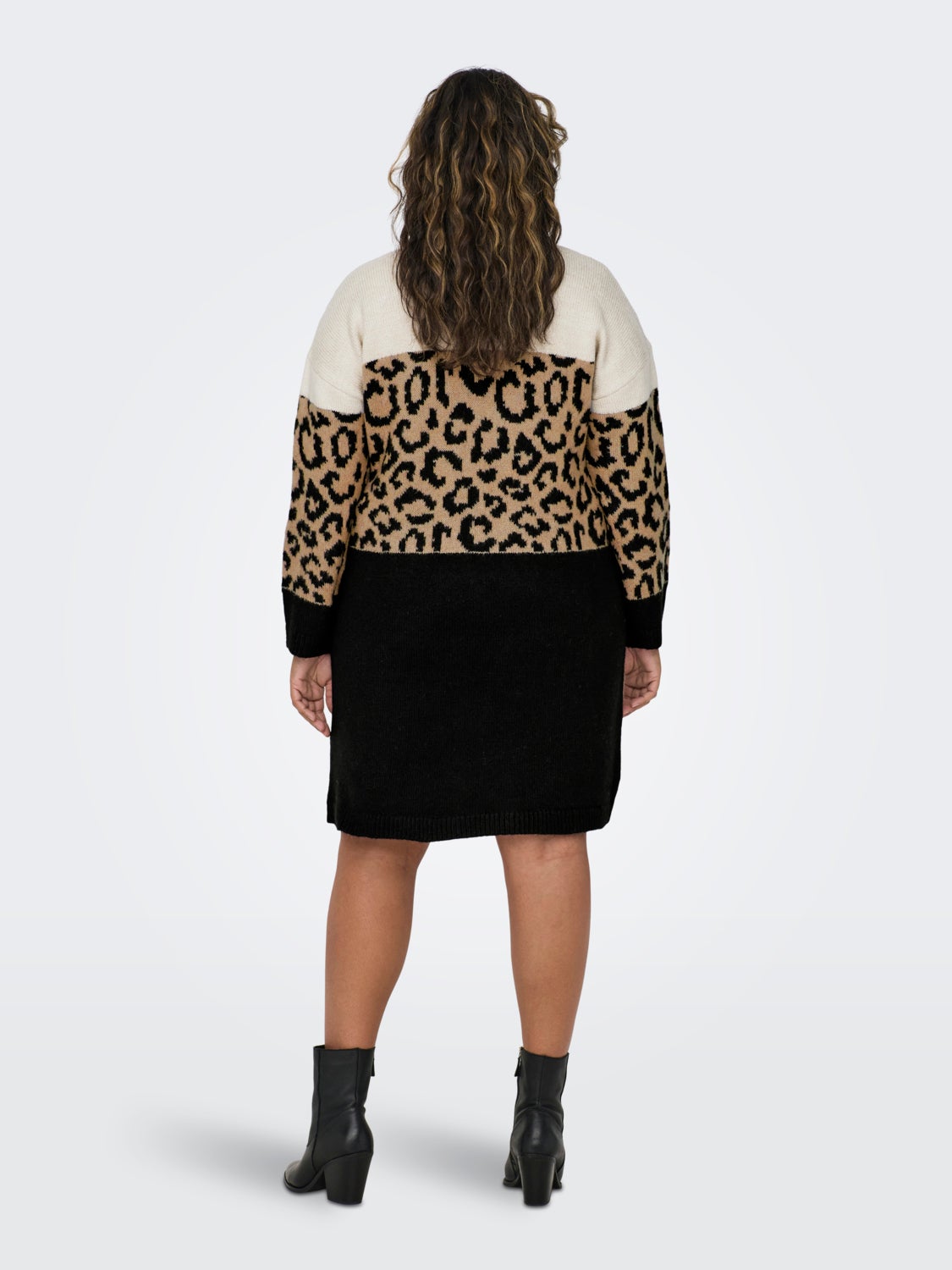 Curvy knit o-neck dress