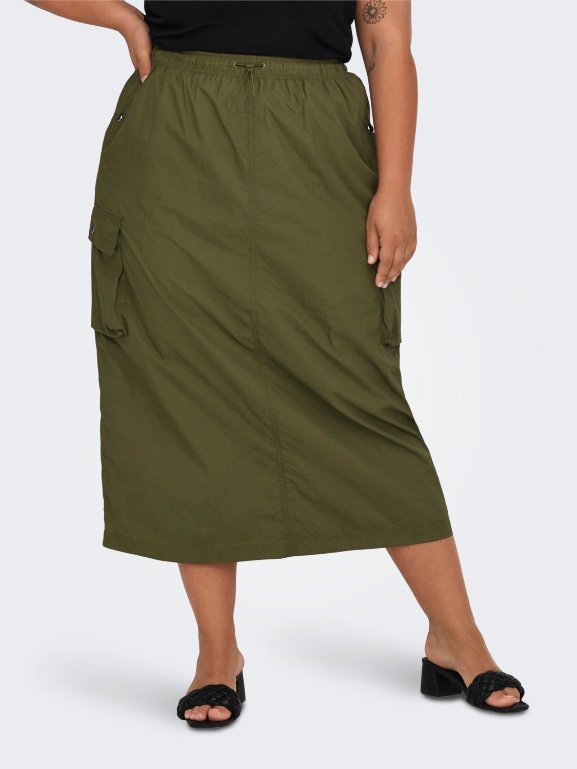 Curvy cargo skirt
