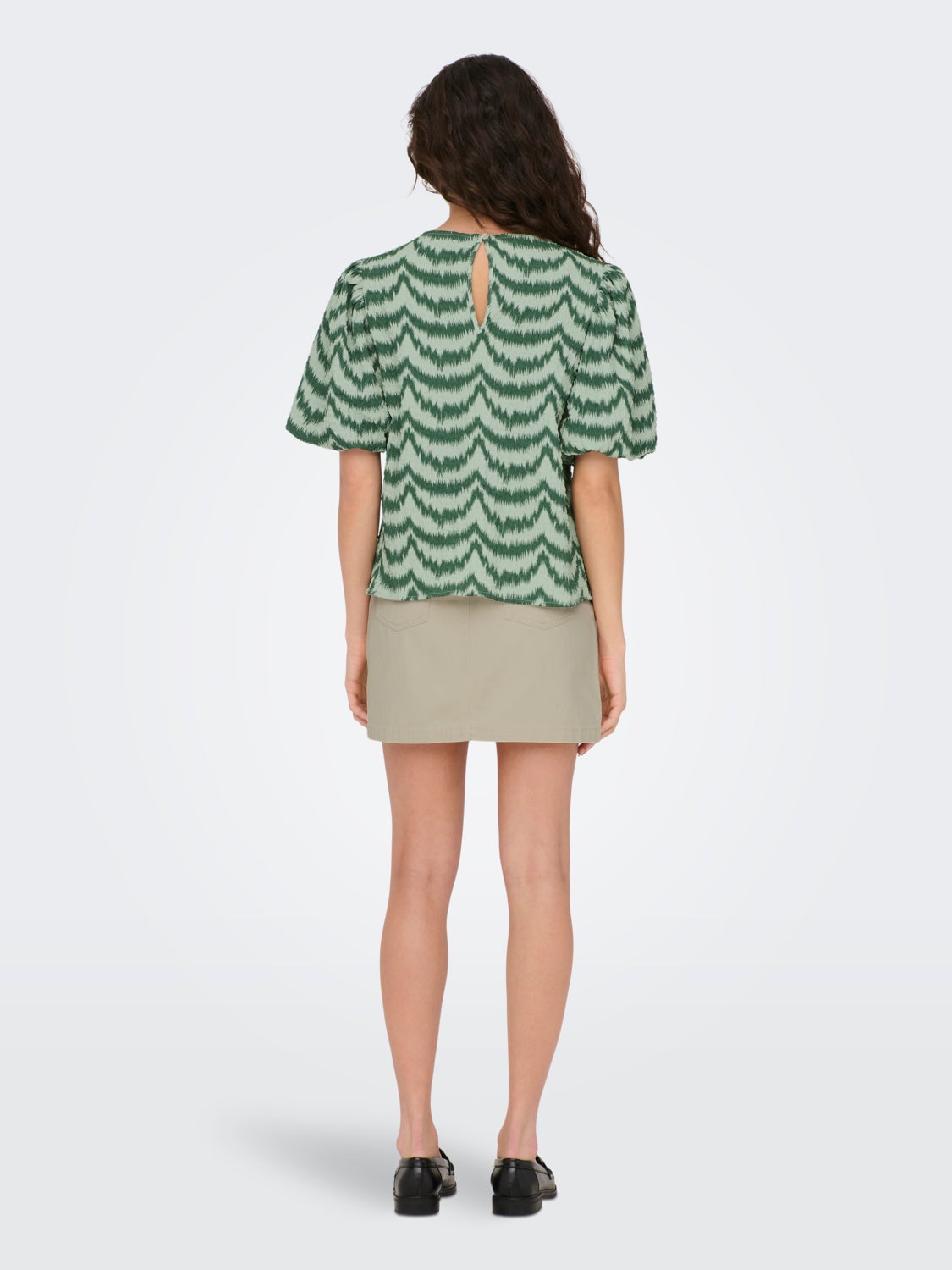 O-neck top with balloon sleeves