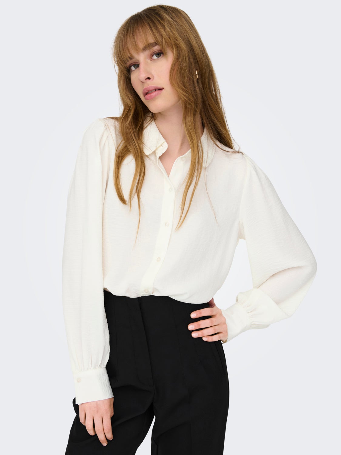 Shirt with volume sleeves