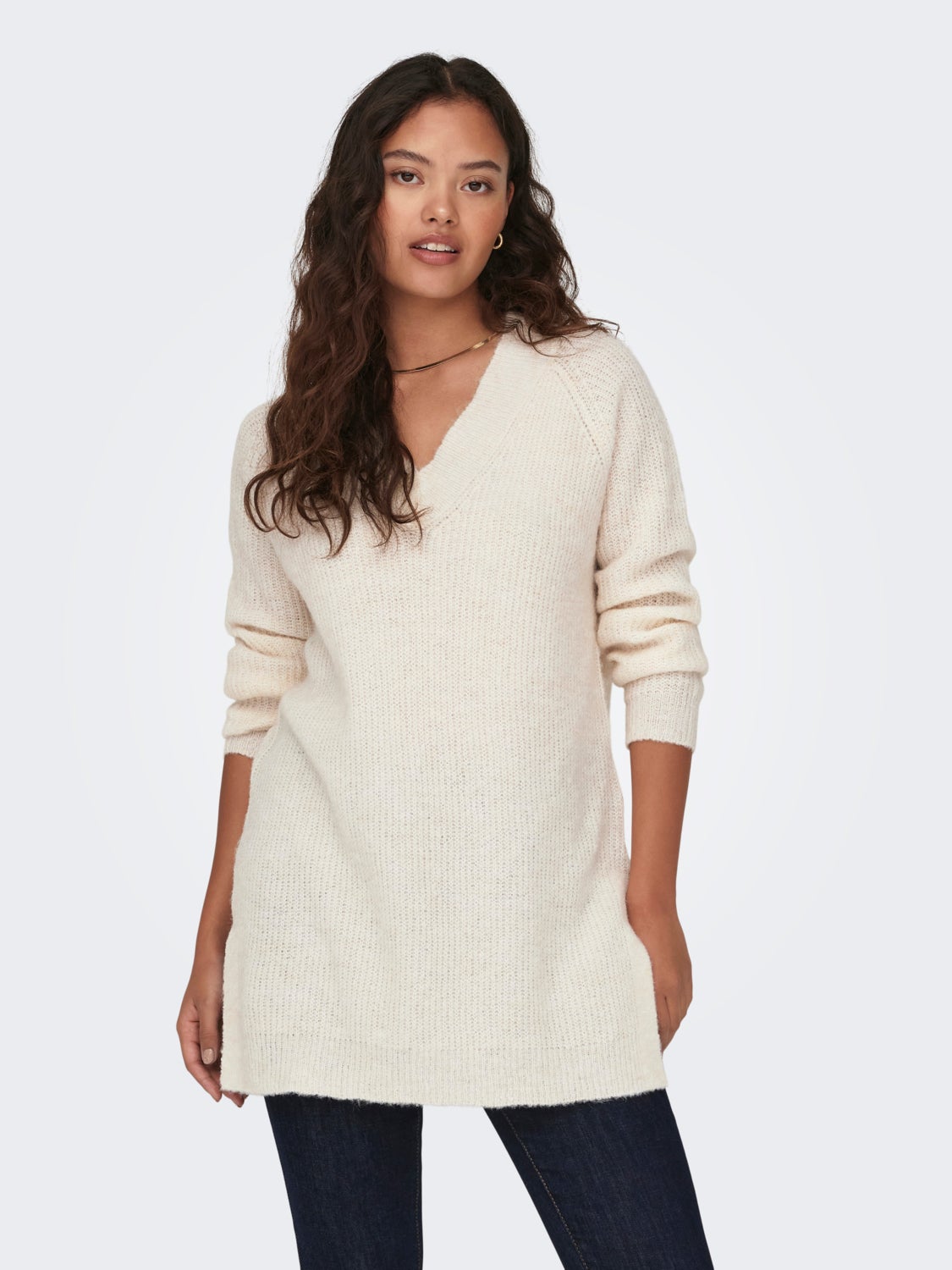 V-neck long knitted pullover