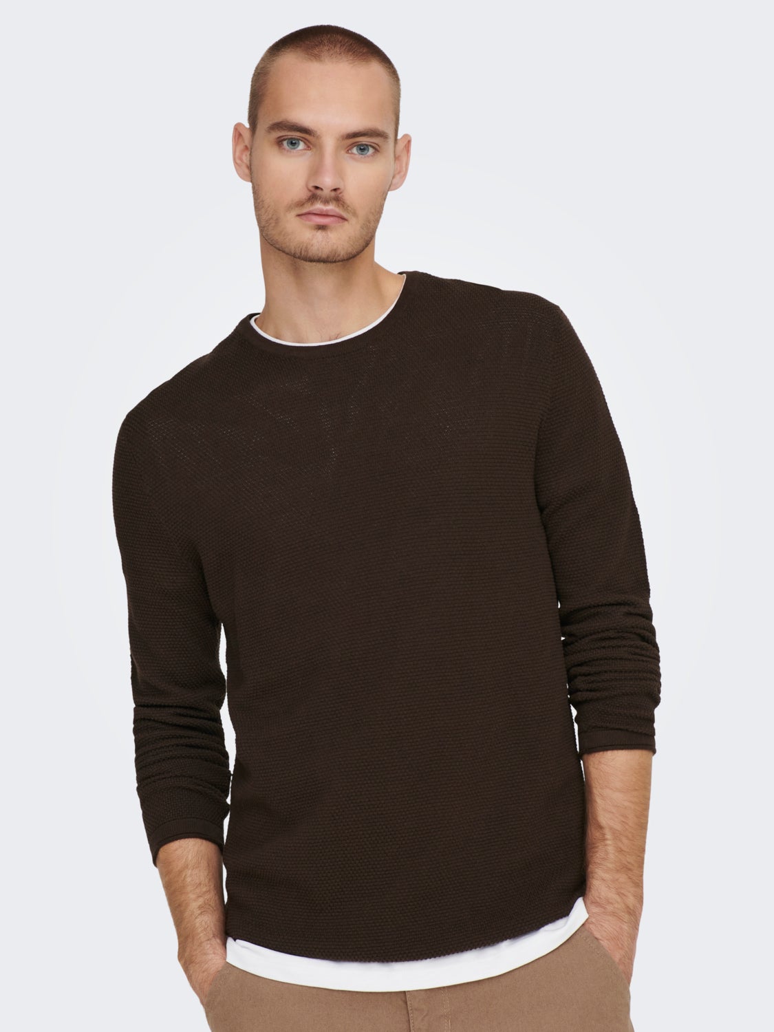 Knitted pullover crew neck