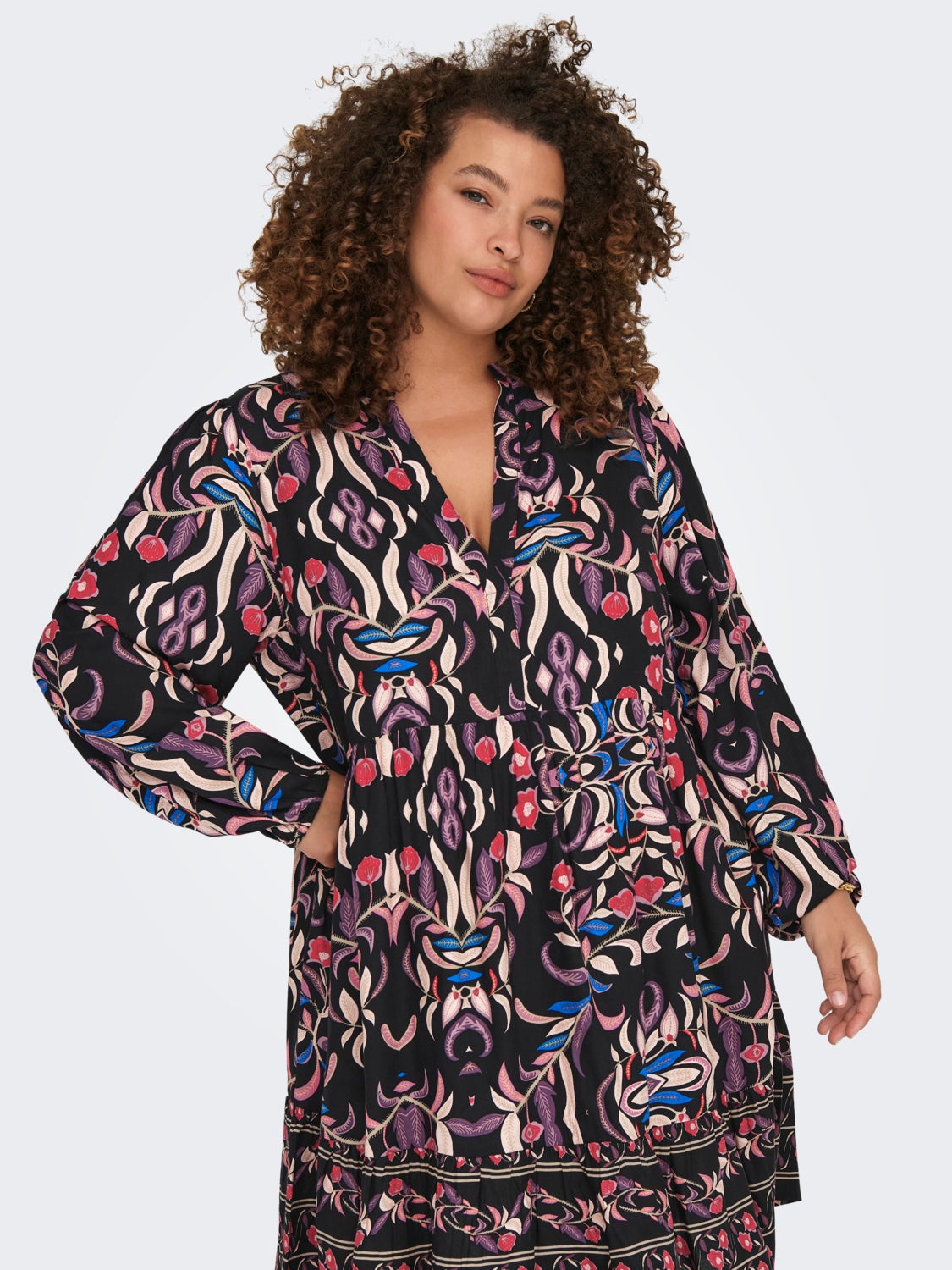 Curvy v-neck dress