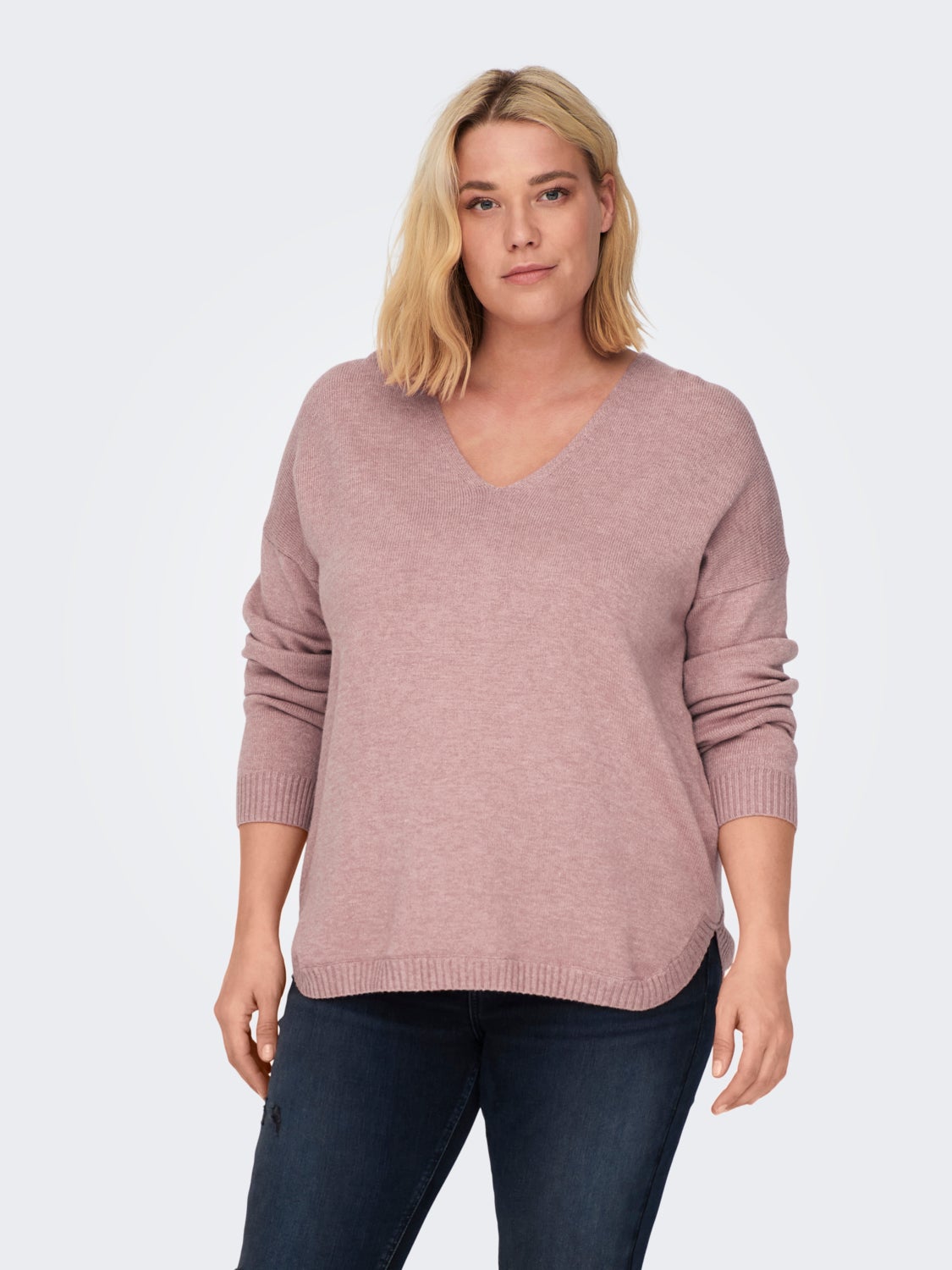 Curvy V-neck Knitted Pullover