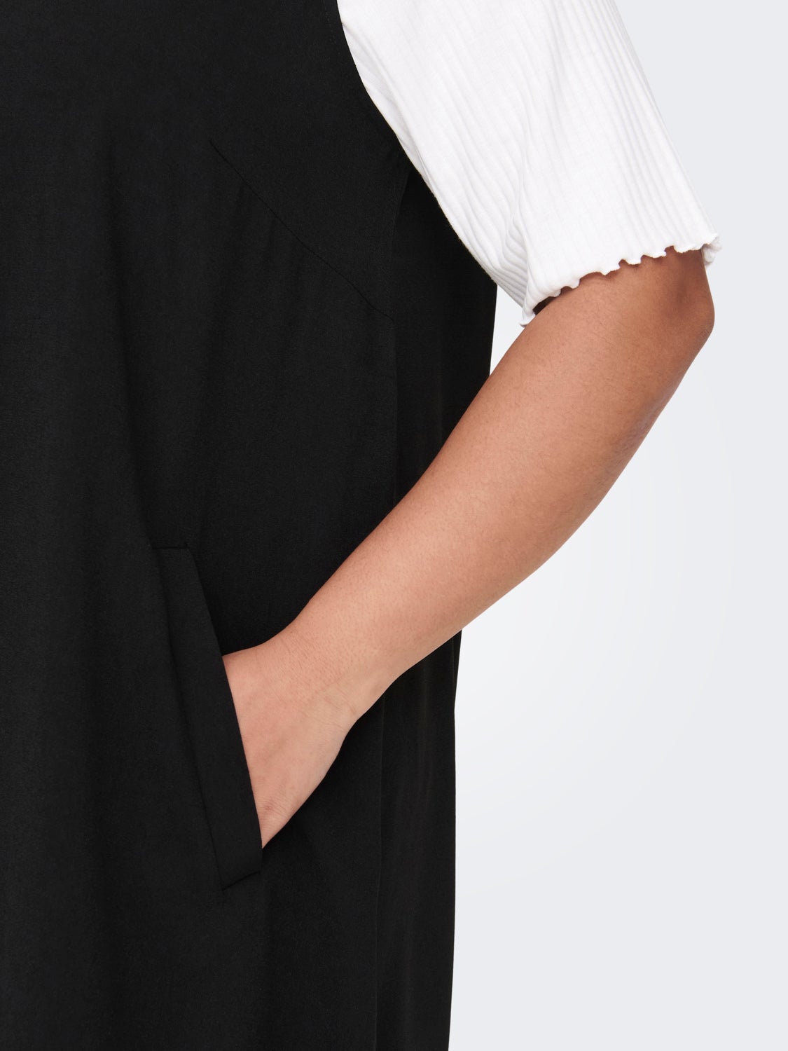 Curvy sleeveless tunic