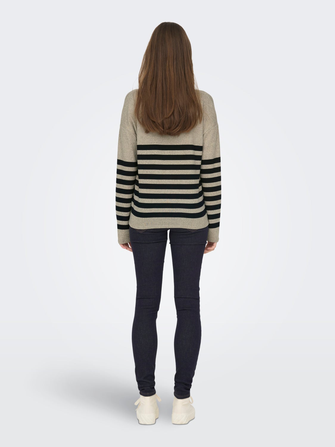 V-NECH TOP WITH LONG SLEEVES
