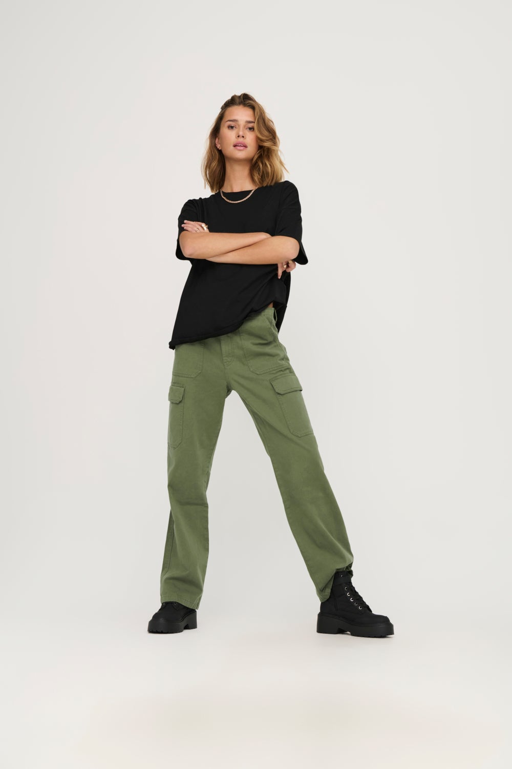 Loose fit cargo pants with high waist
