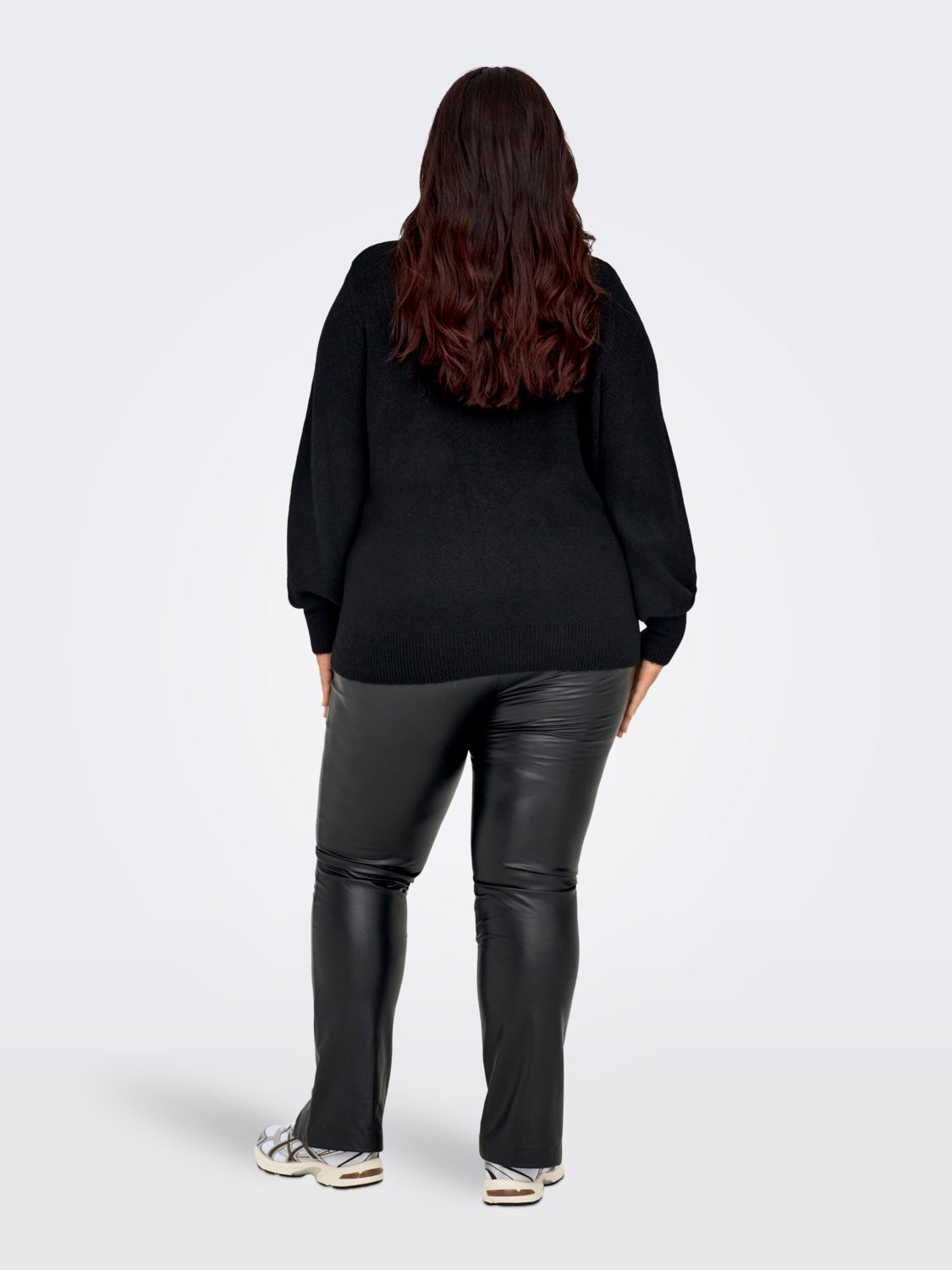 Curvy o-neck knitted pullover