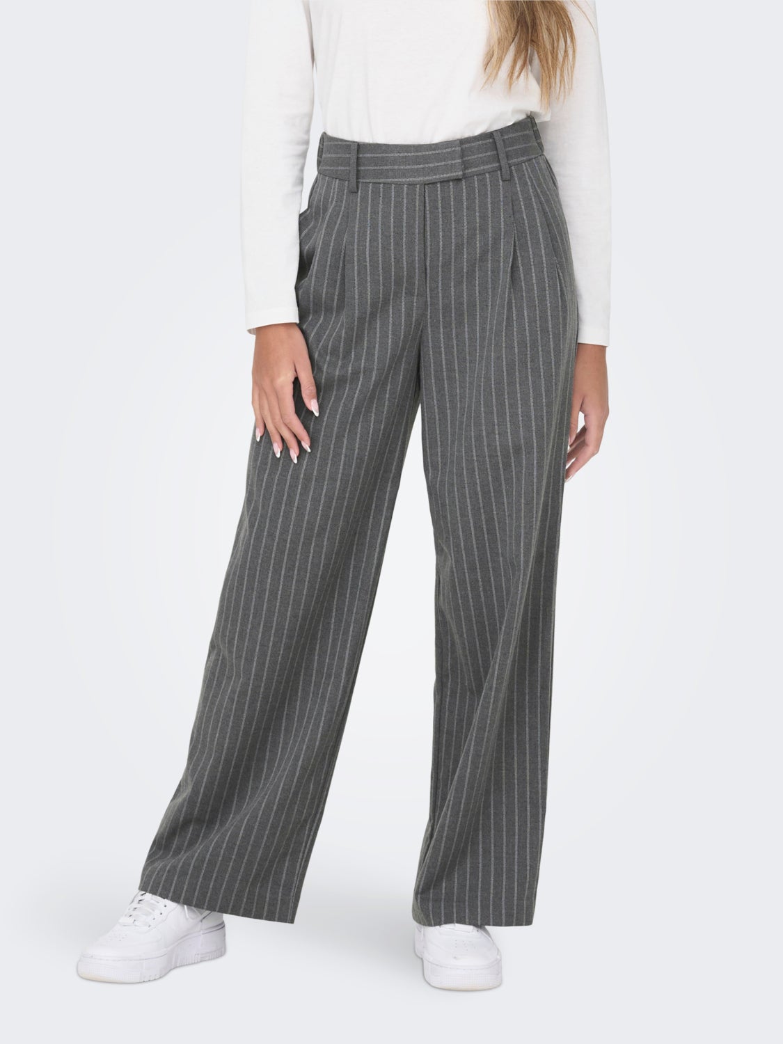 Wide trousers with stripes