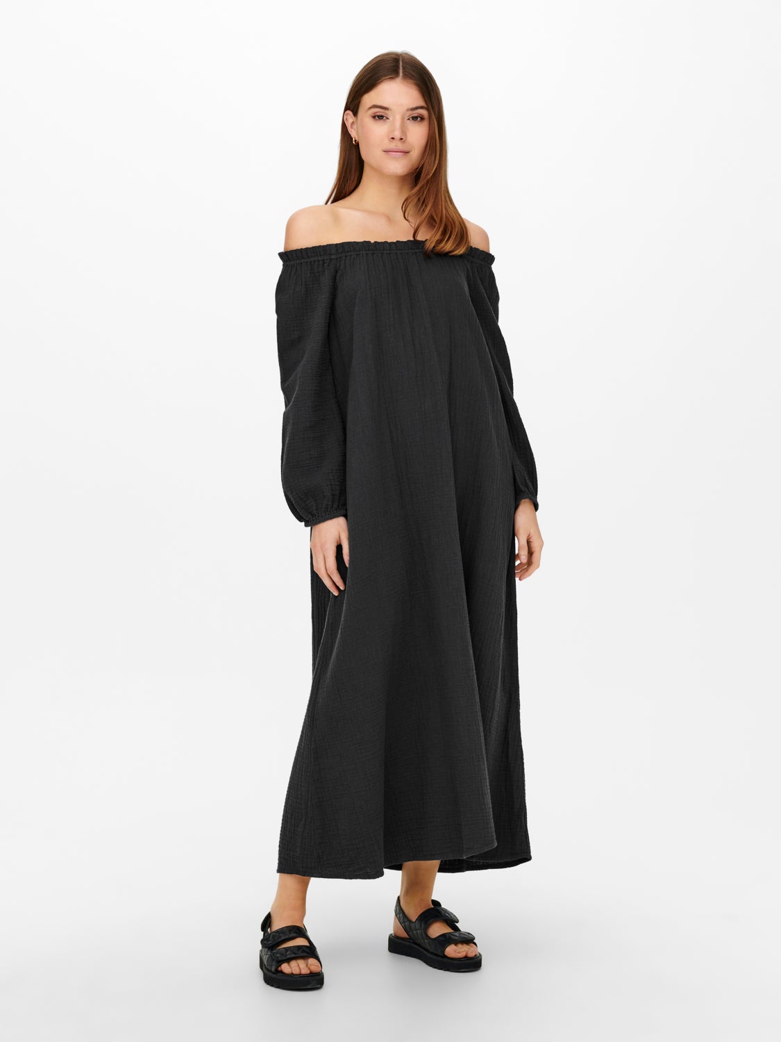 Maxi off-shoulder dress