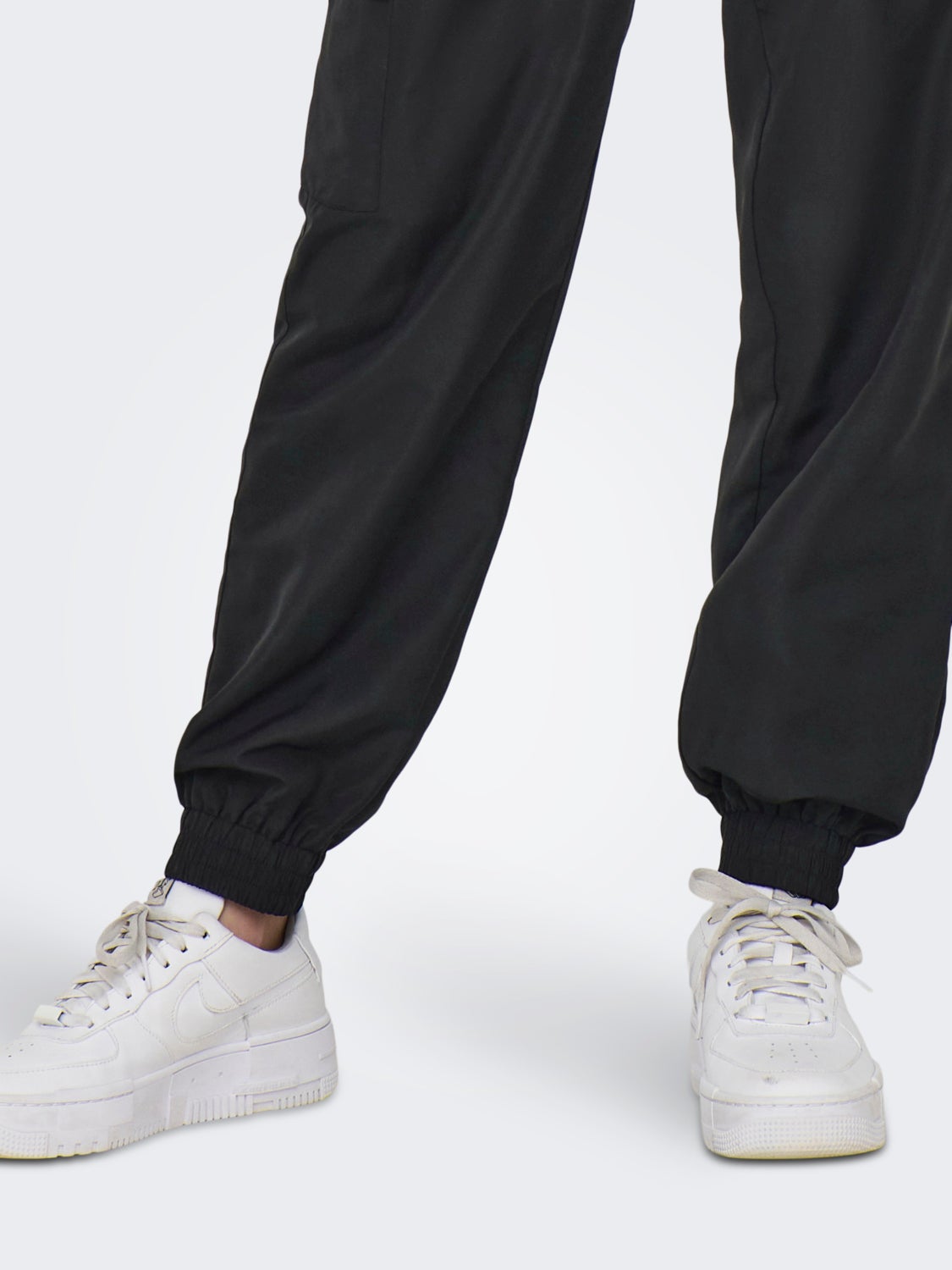 Cargo trousers with mid waist