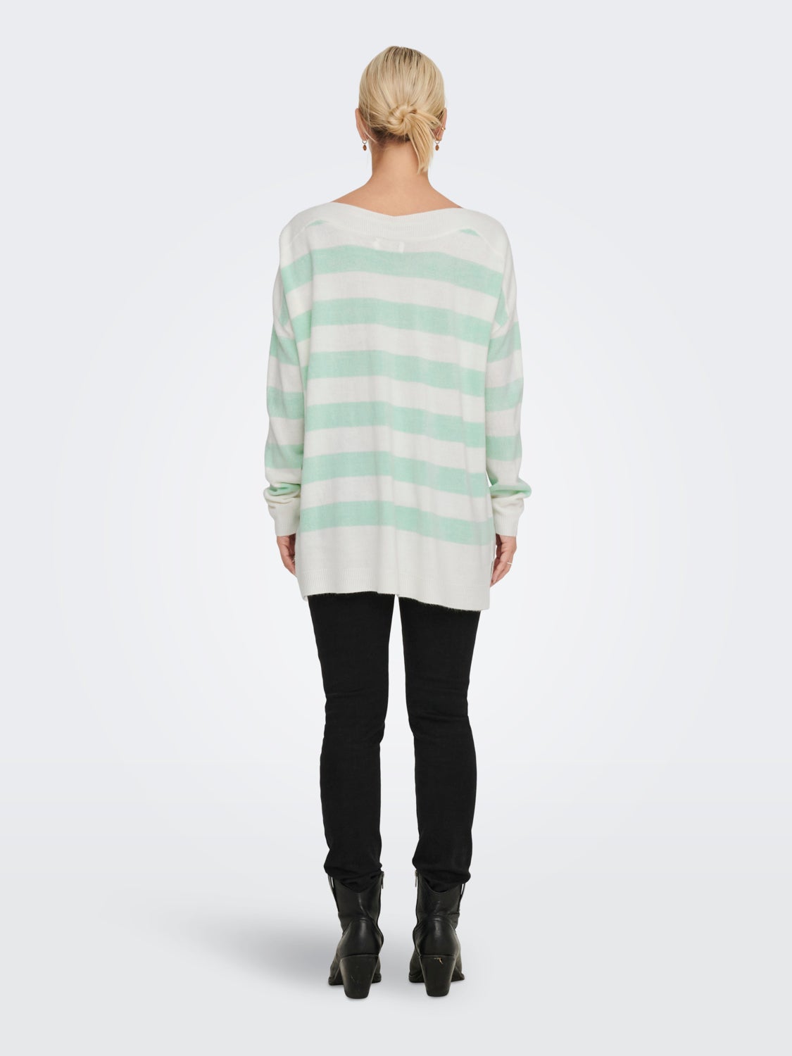 Loose fitted knitted pullover