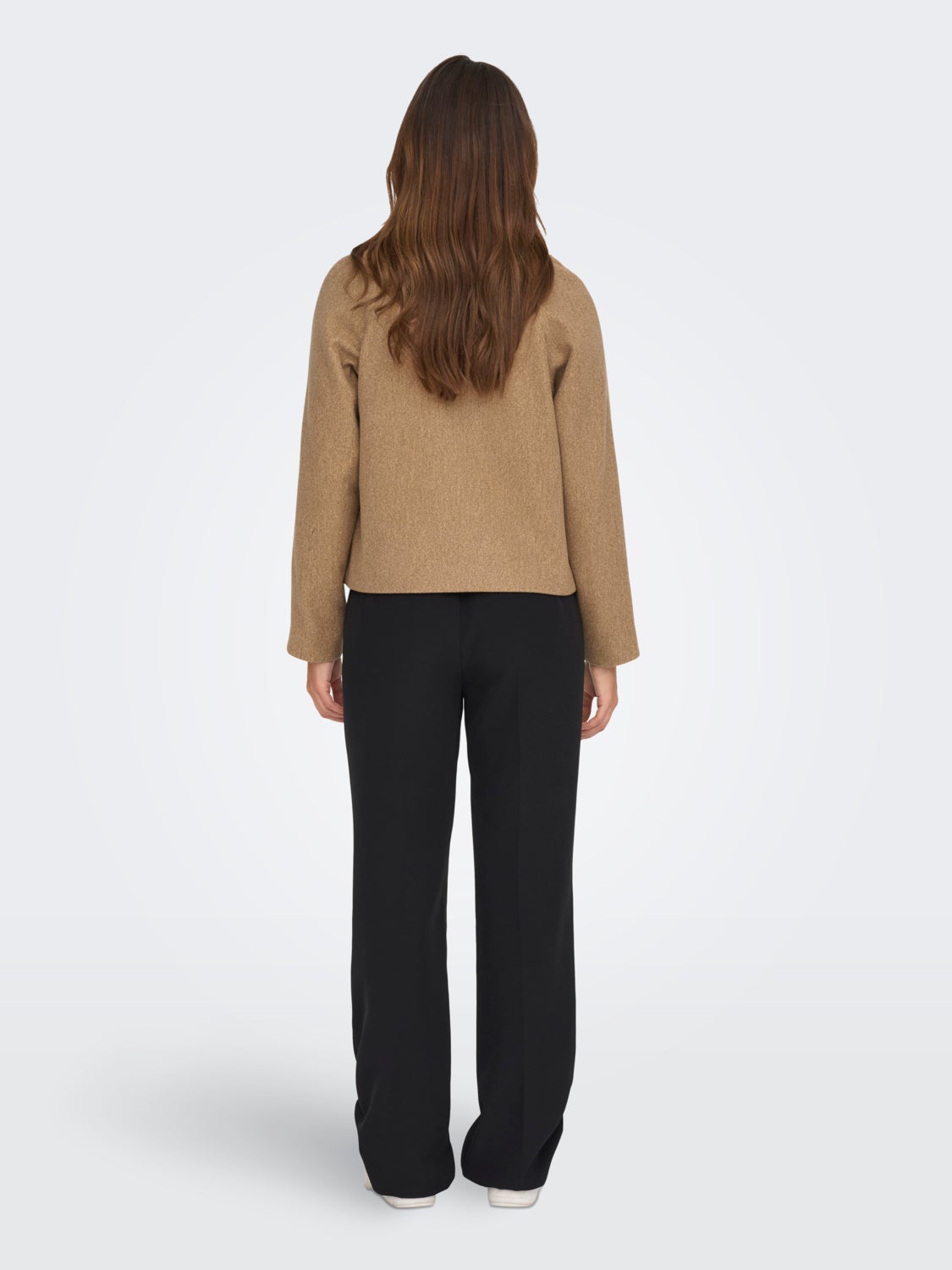 Short jacket with buttons