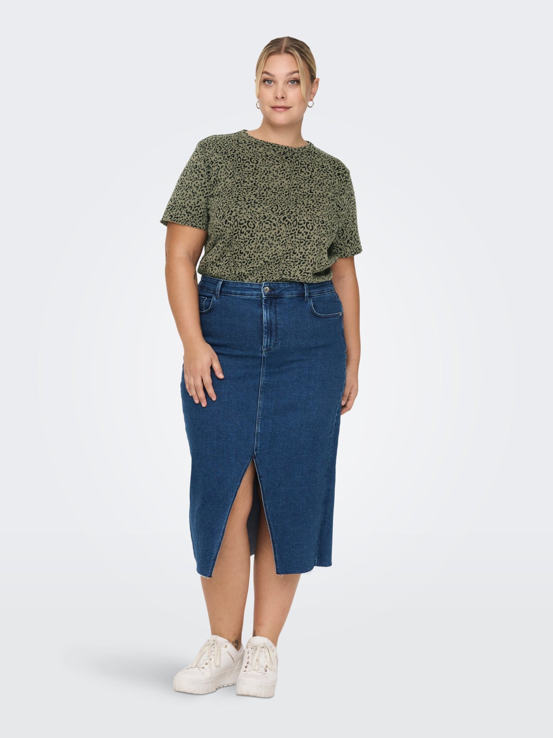 Curvy patterned T-shirt