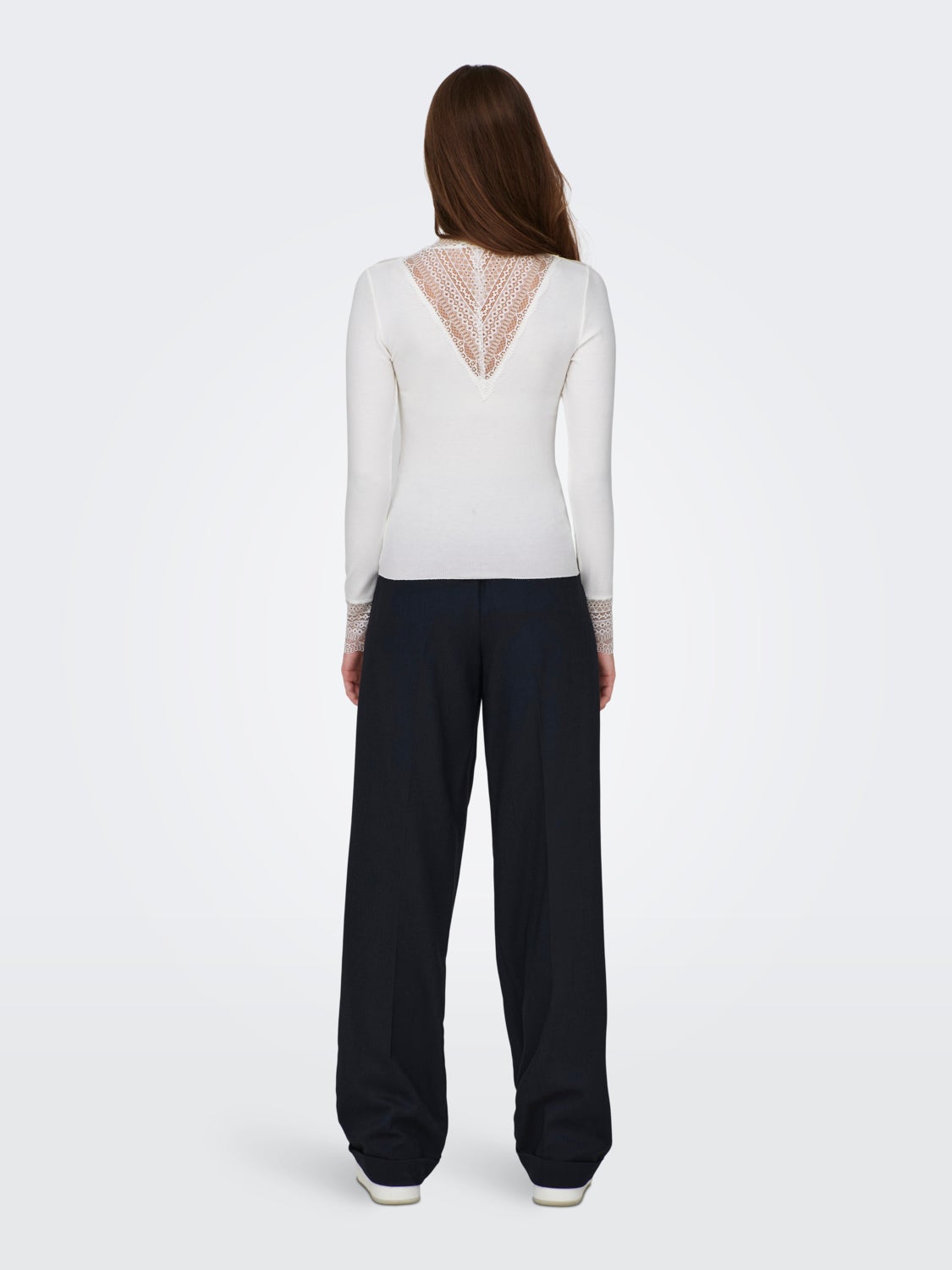 Long sleeved top with lace