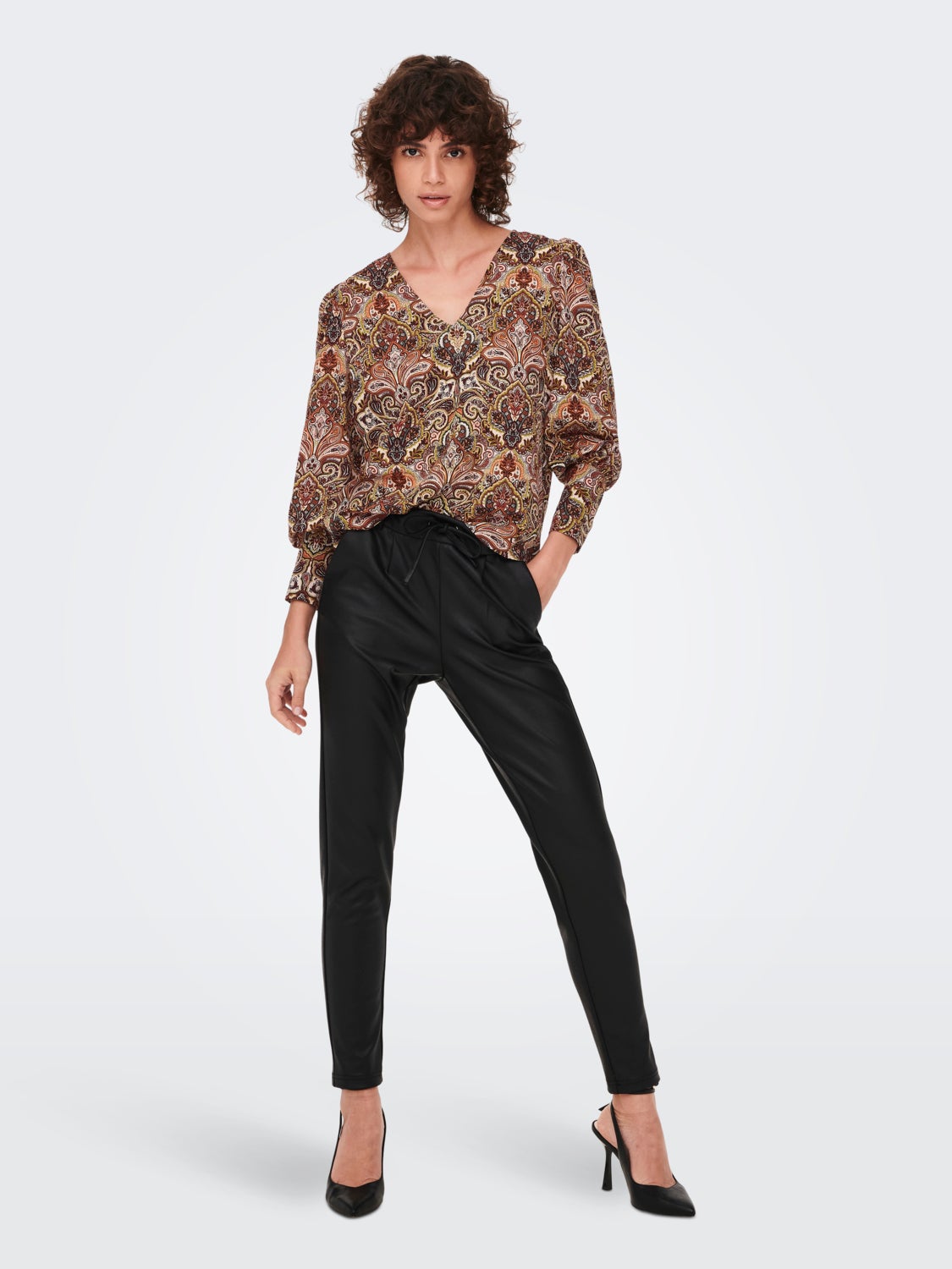 Patterned V-neck Long Sleeved Top