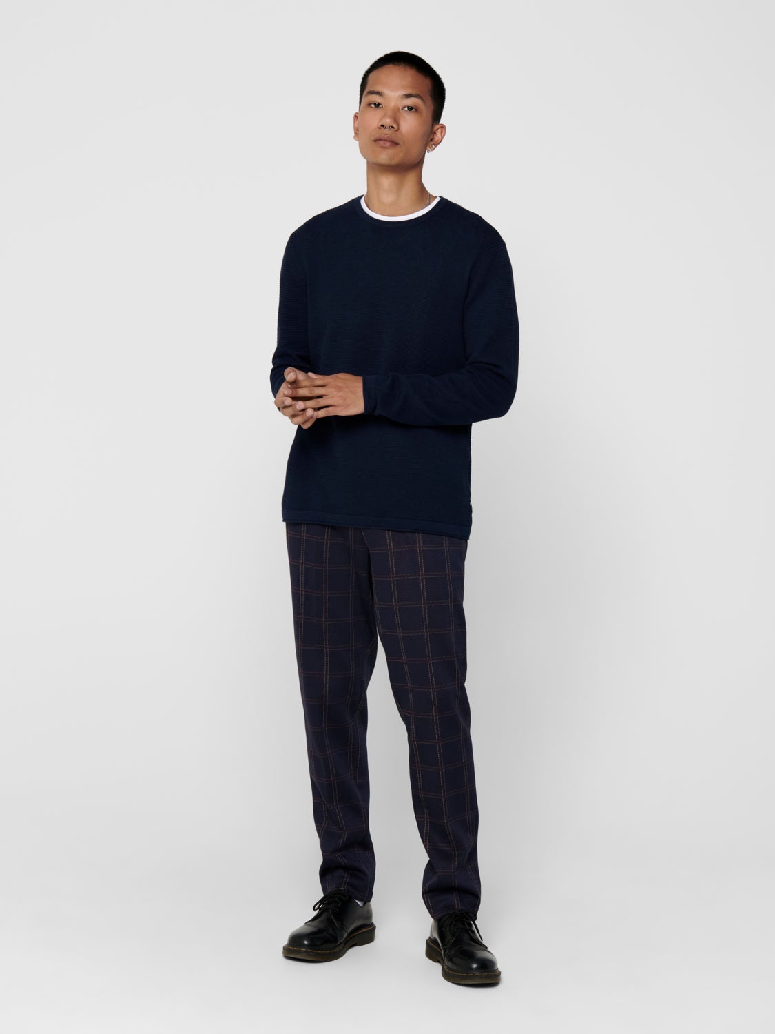 Knitted pullover crew neck