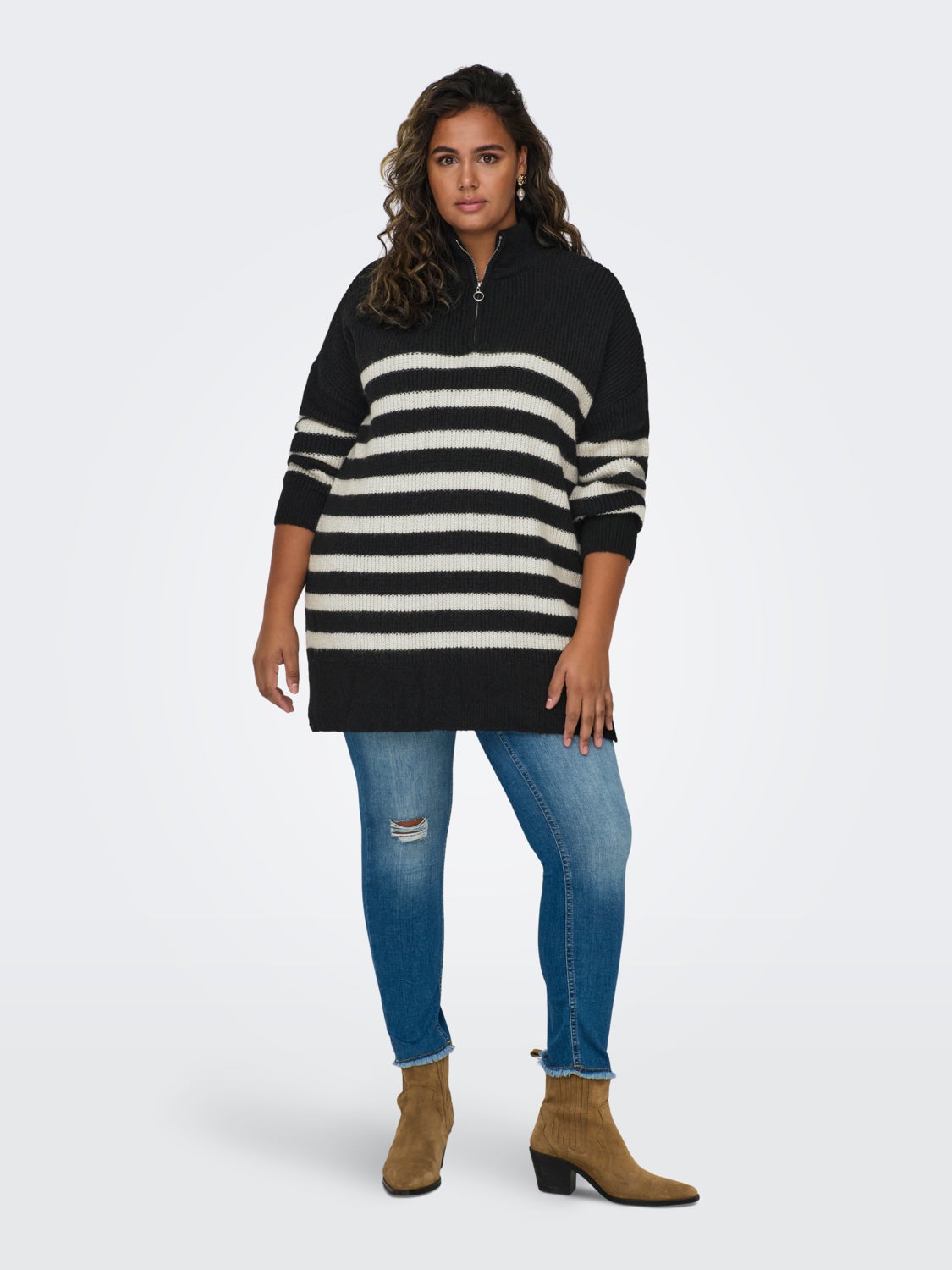 Curvy high neck knitted pullover