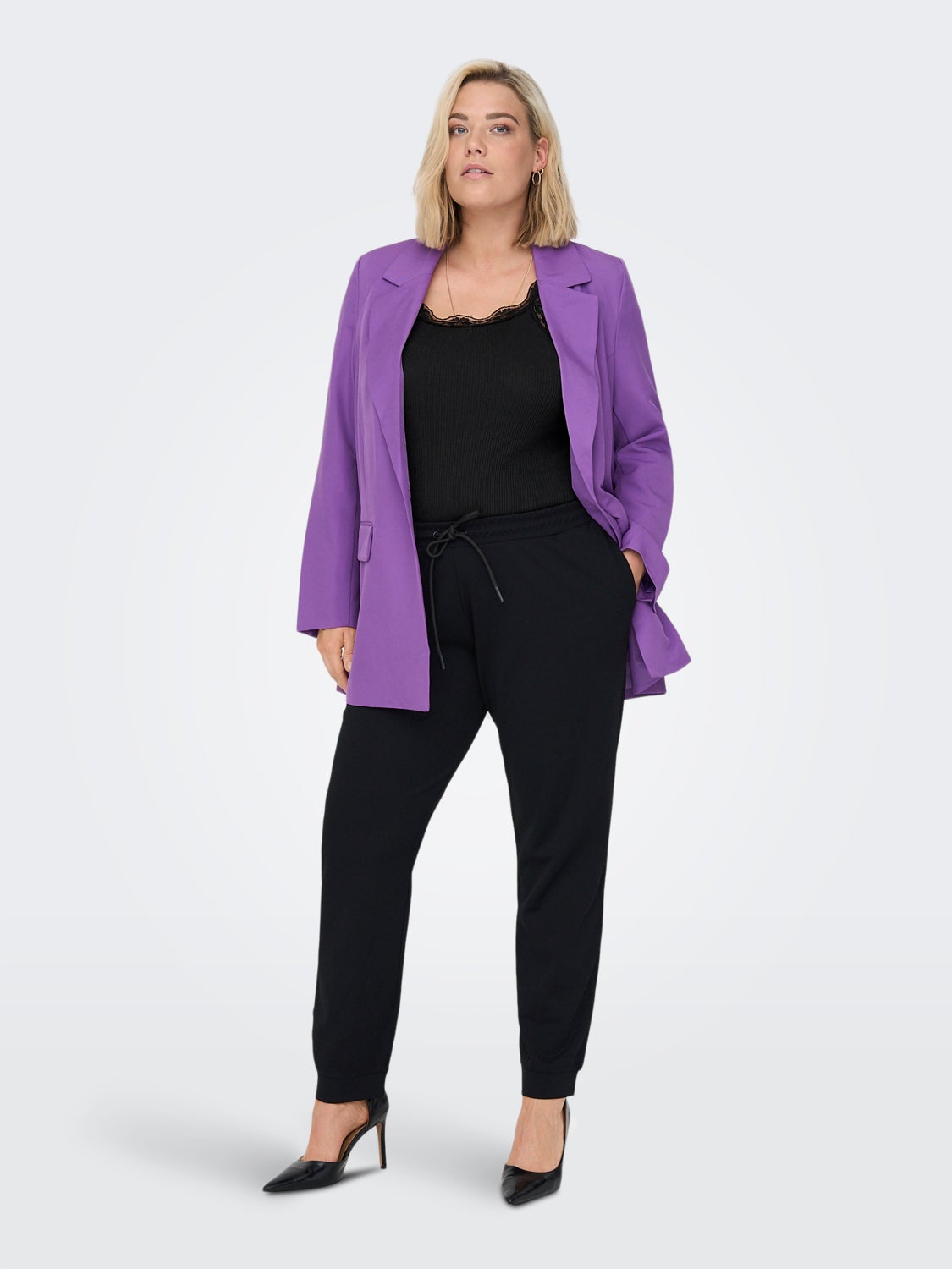 Curvy sleeveless lace top