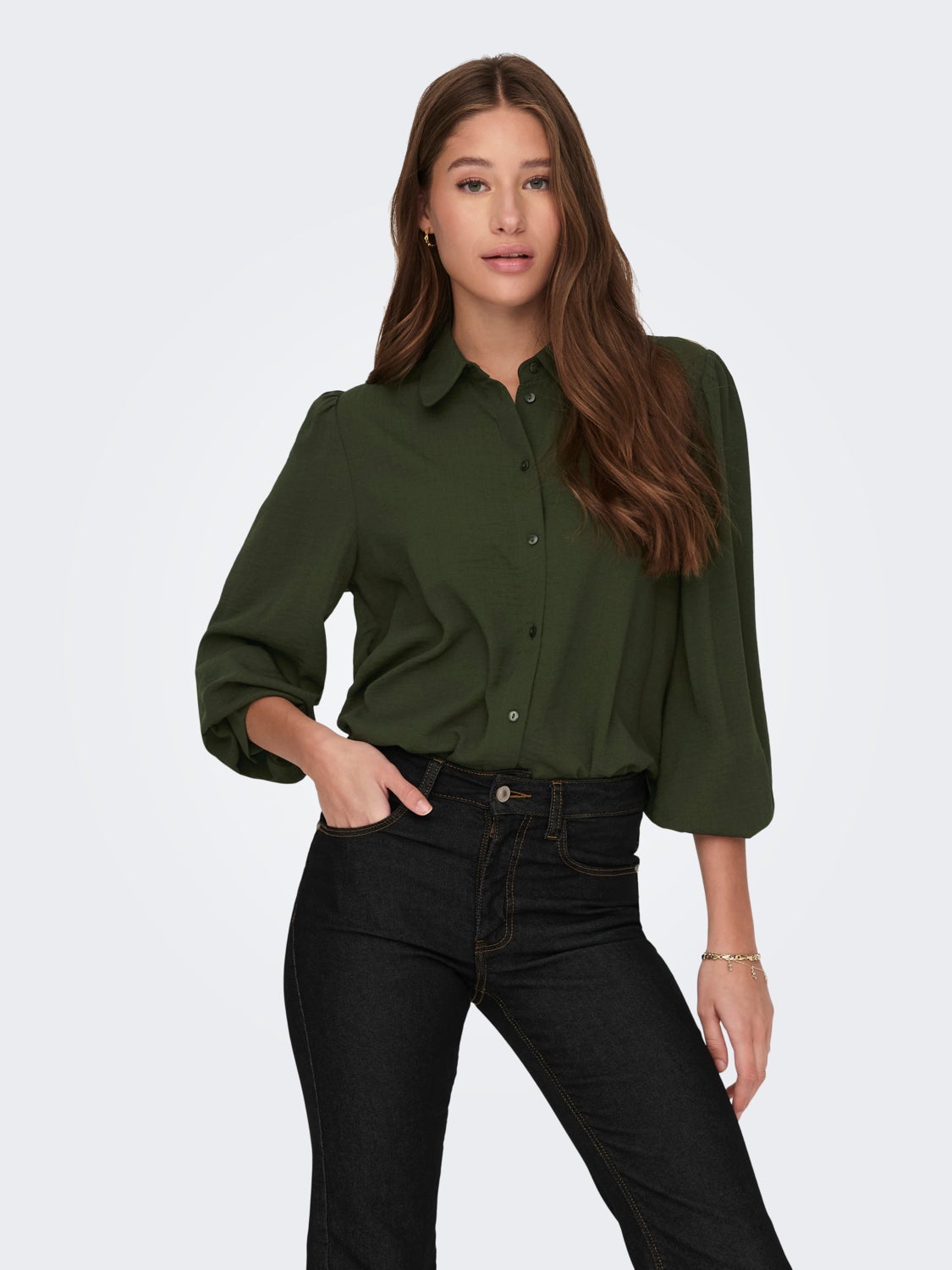Shirt with volume sleeves