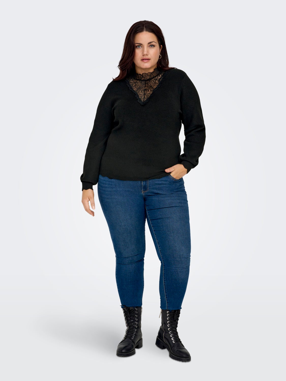 Curvy v-neck knitted pullover