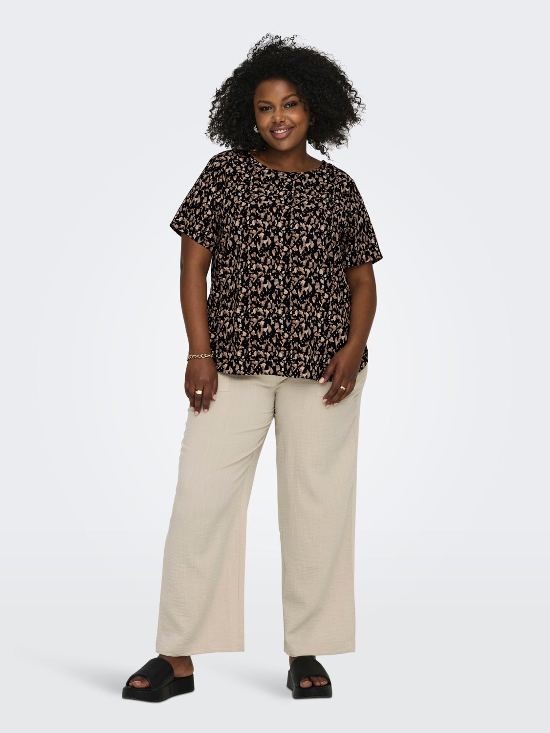 Curvy short sleeve Top