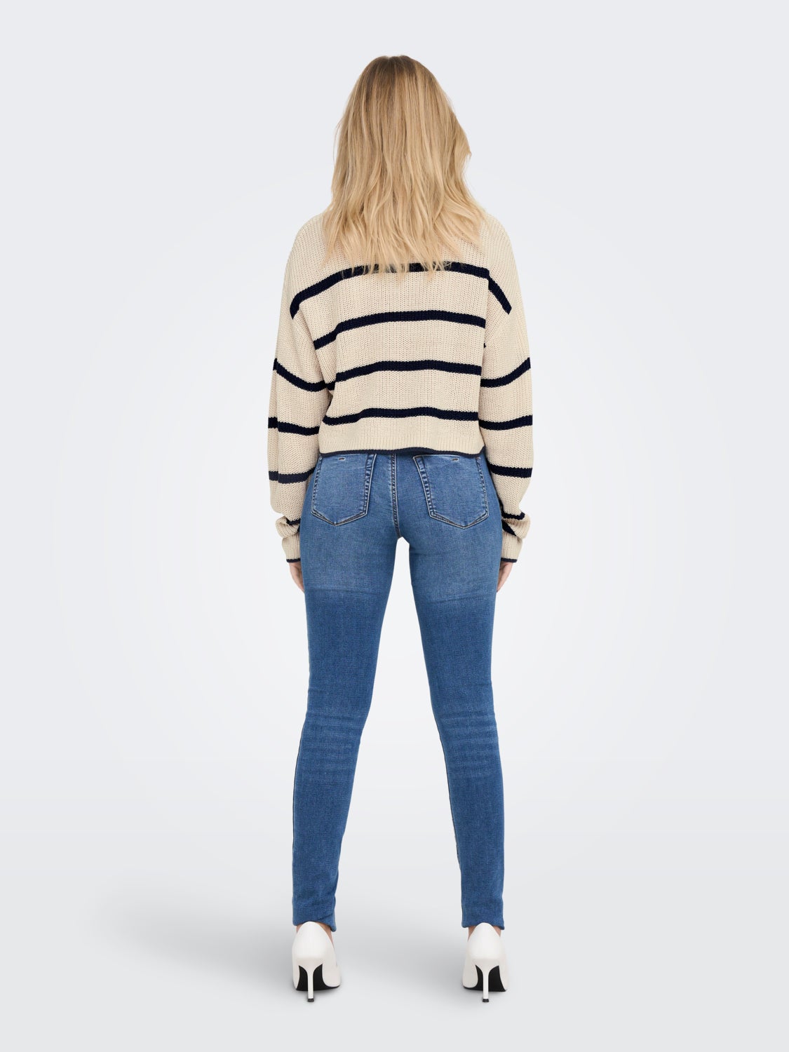 Cropped knitted pullover