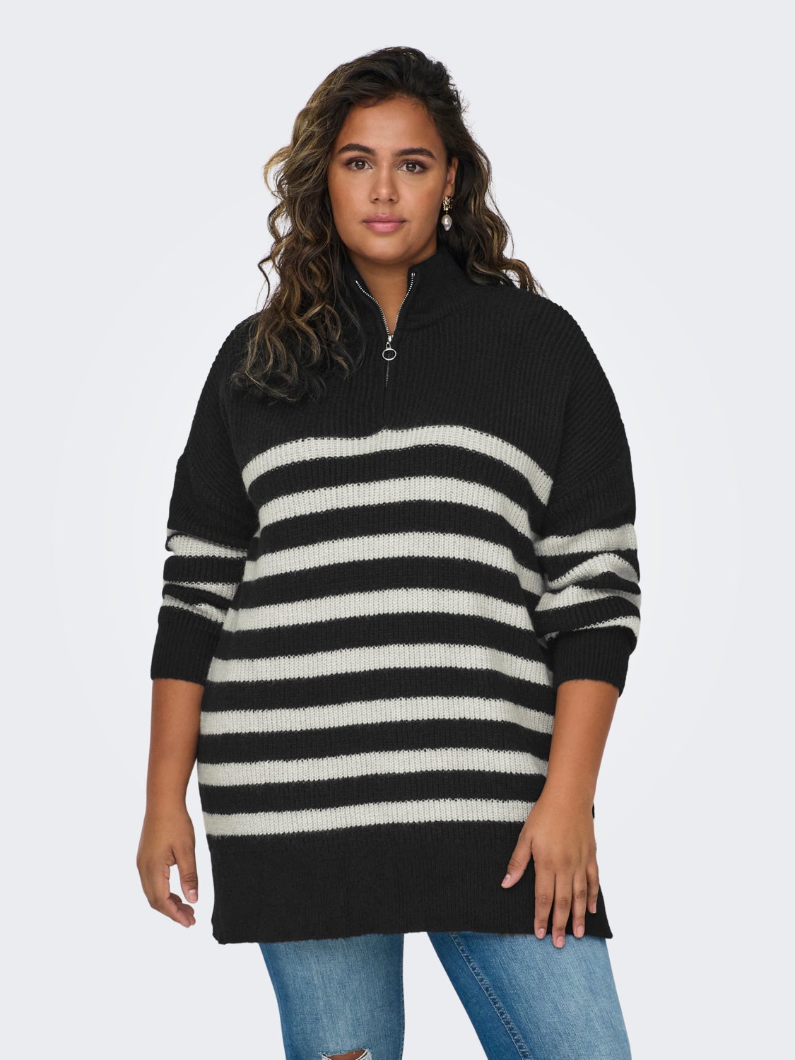 Curvy high neck knitted pullover